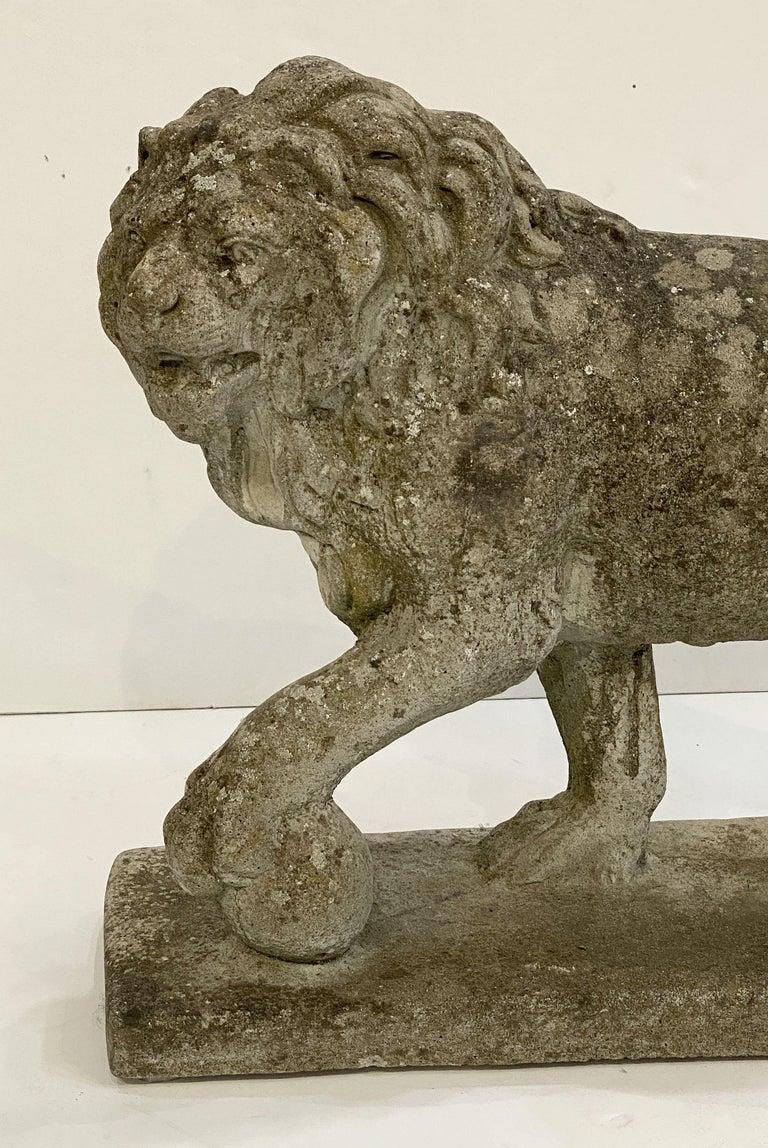 English Garden Stone Standing Lion Figural Statue  Bon état - En vente à Austin, TX