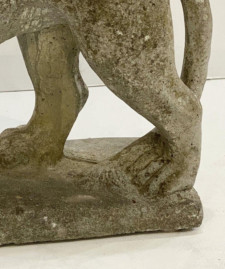English Garden Stone Standing Lion Figural Statue  en vente 2