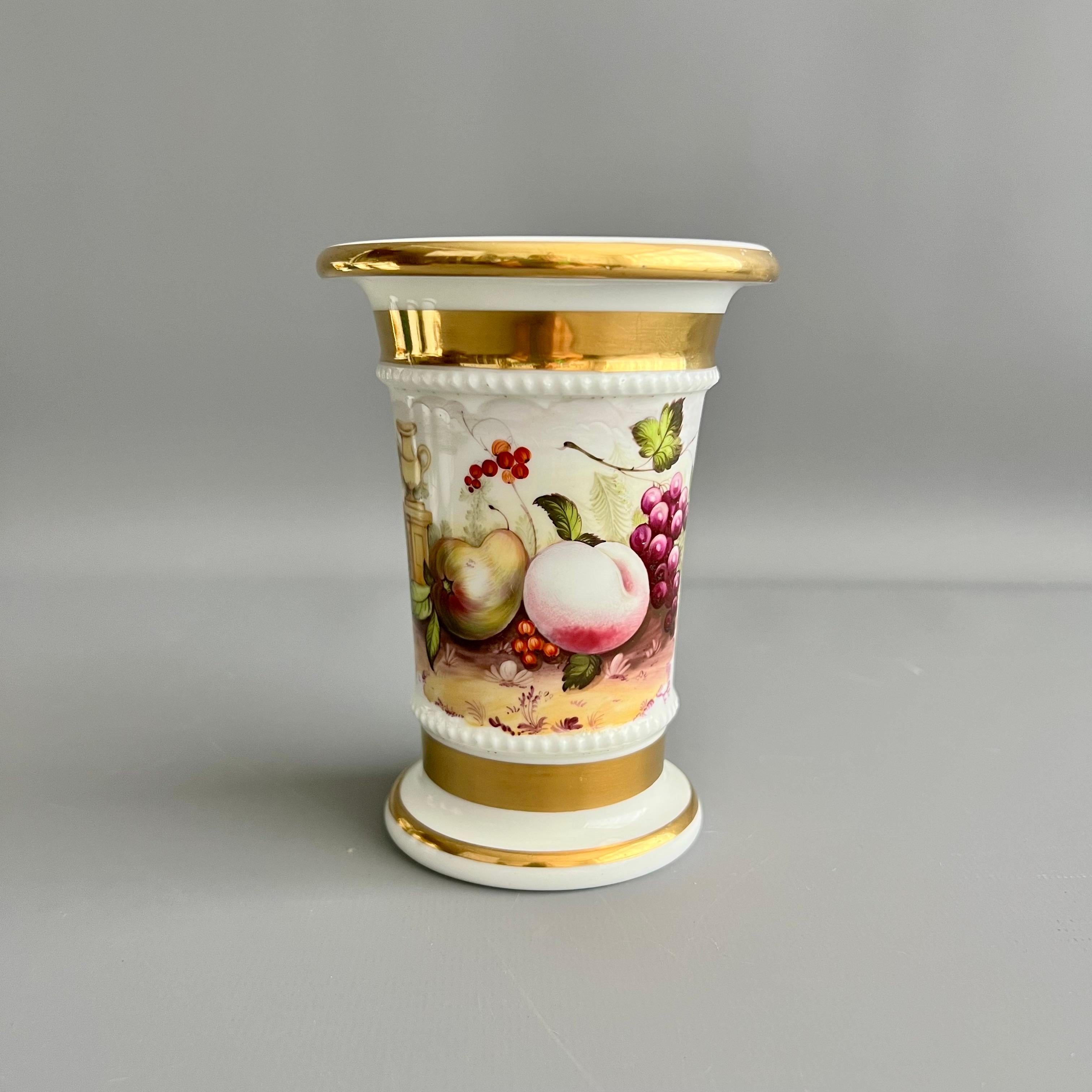 English Garniture of 5 Porcelain Vases, White, Hand Painted Fruits, 1820-1825 In Good Condition For Sale In London, GB