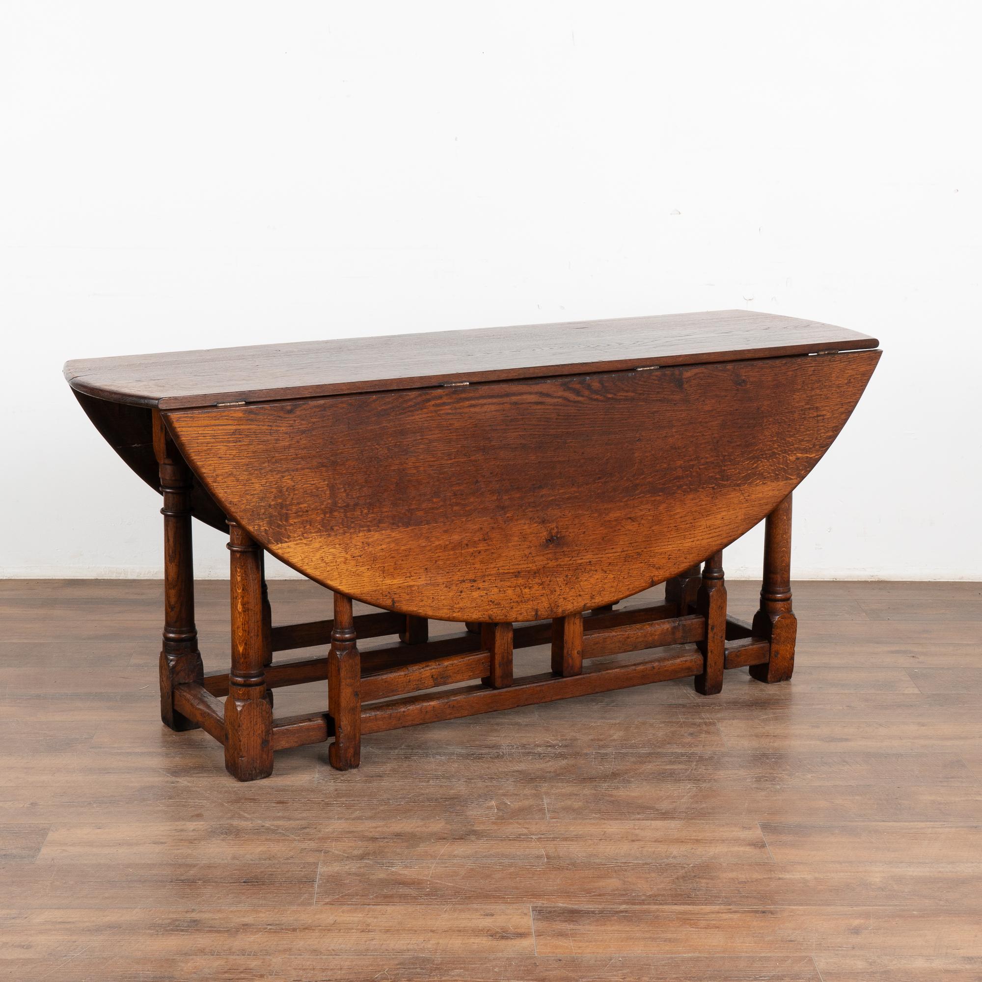 English Gate Leg Drop Leaf Table, circa 1920 7