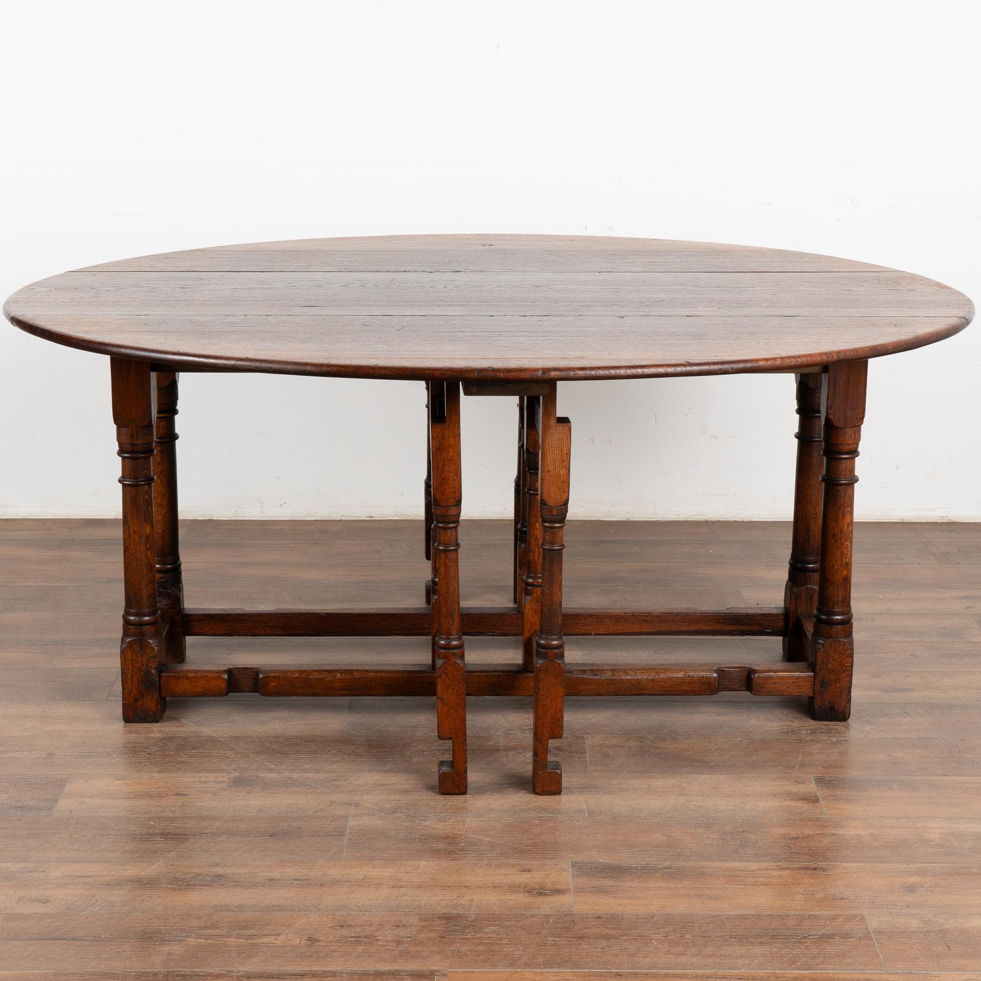 English Gate Leg Drop Leaf Table, circa 1920 4