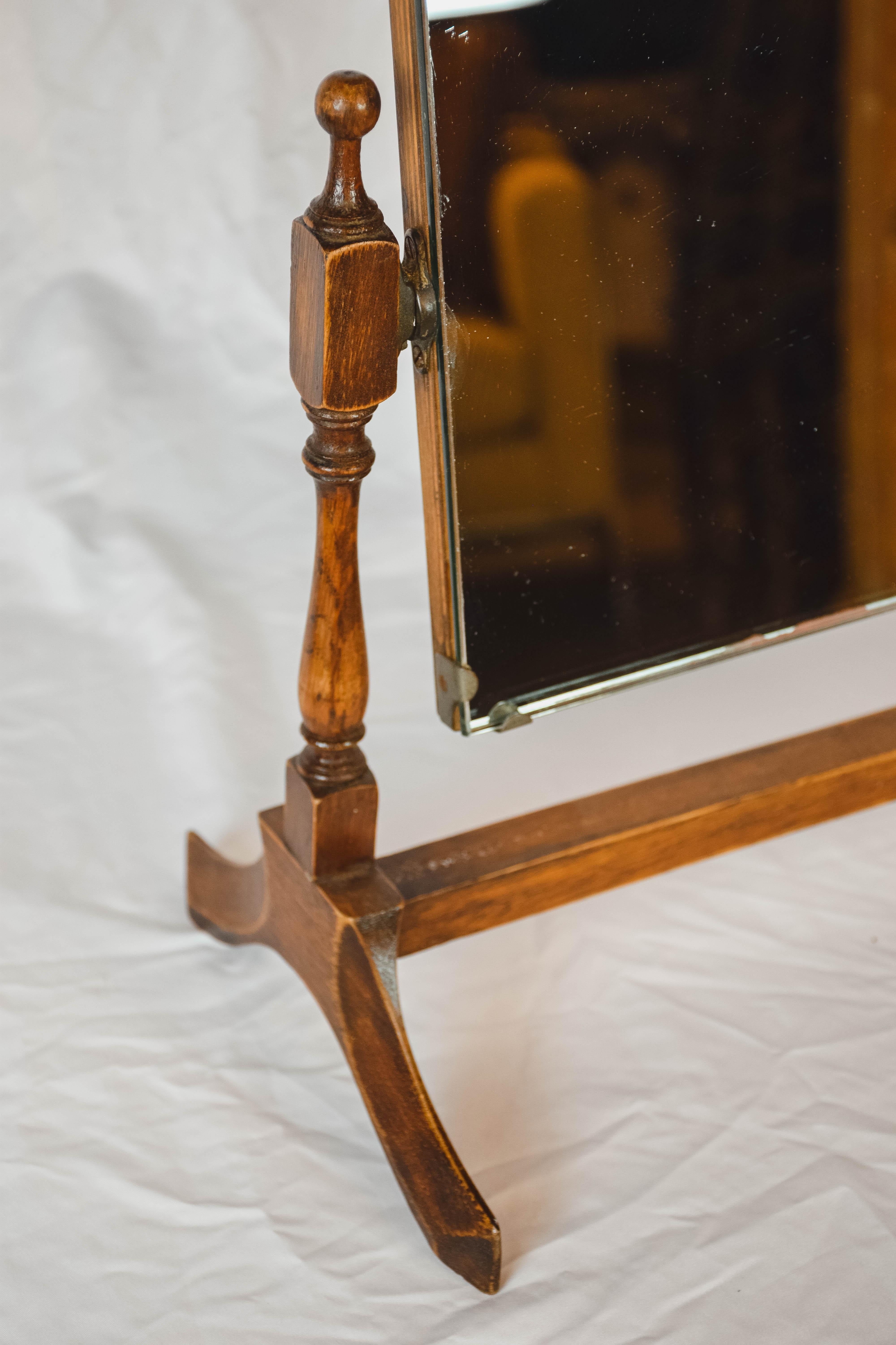 Antique English oak gentleman's dressing / shaving mirror. Made from oak with a beveled wooden frame. The mirror is detachable and tilts for ease of use. This would make a lovely addition to a dresser or dressing area. Wood backing protects the