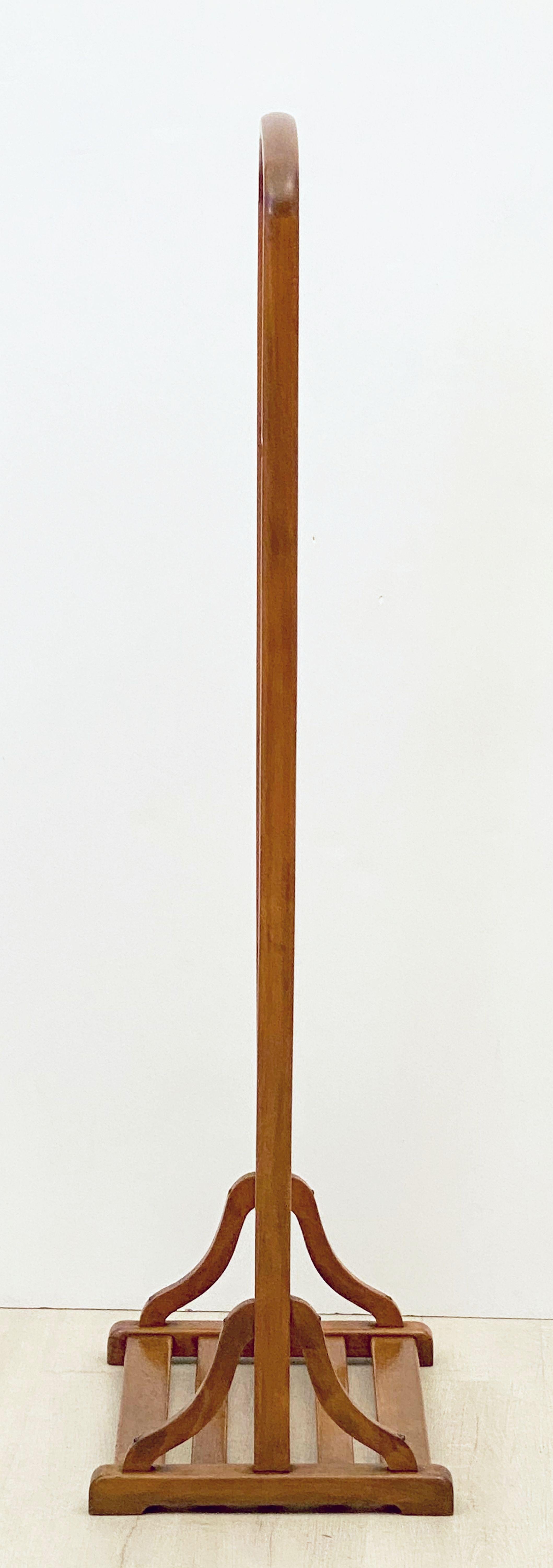 20th Century English Gentleman's Valet Stand of Oak For Sale
