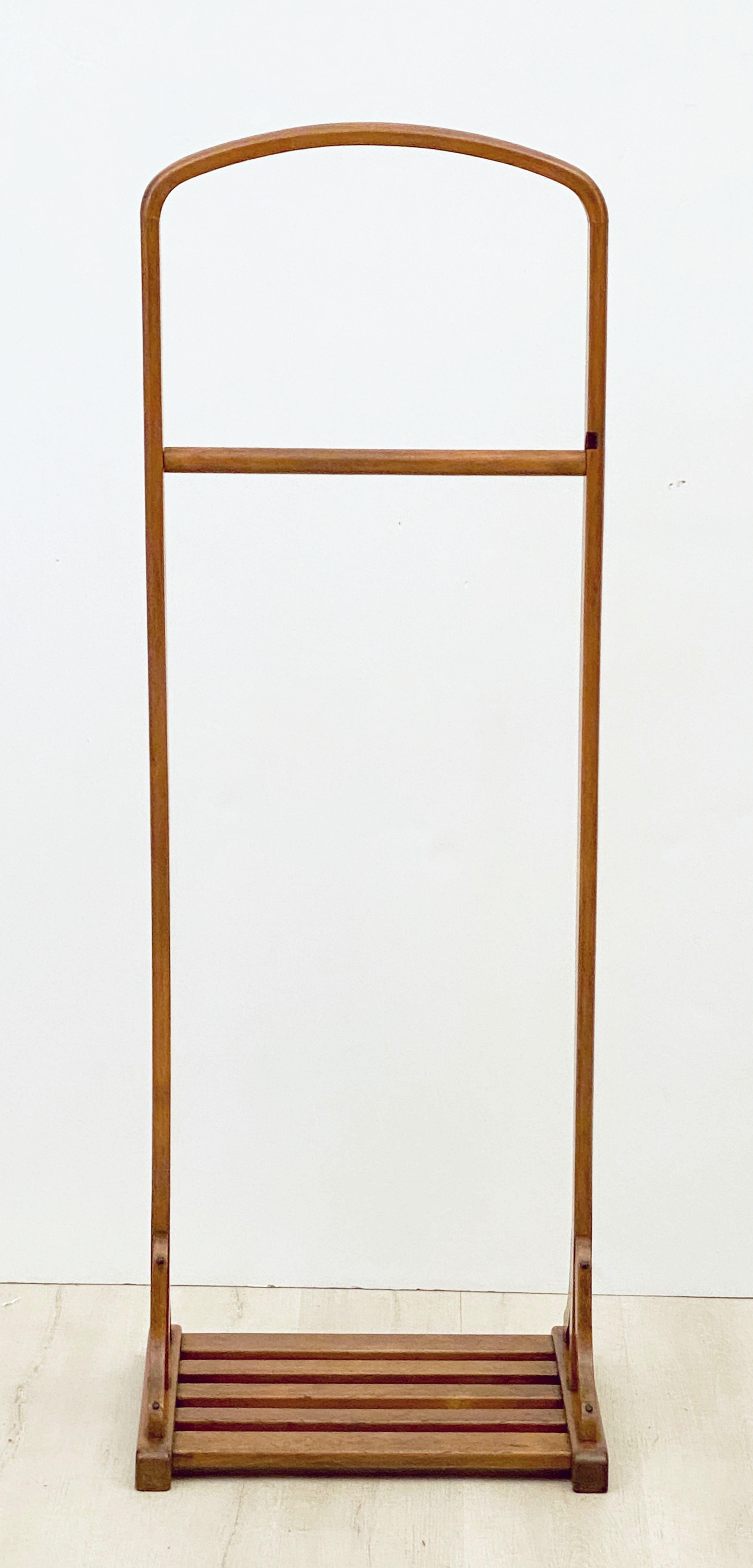 Wood English Gentleman's Valet Stand of Oak For Sale