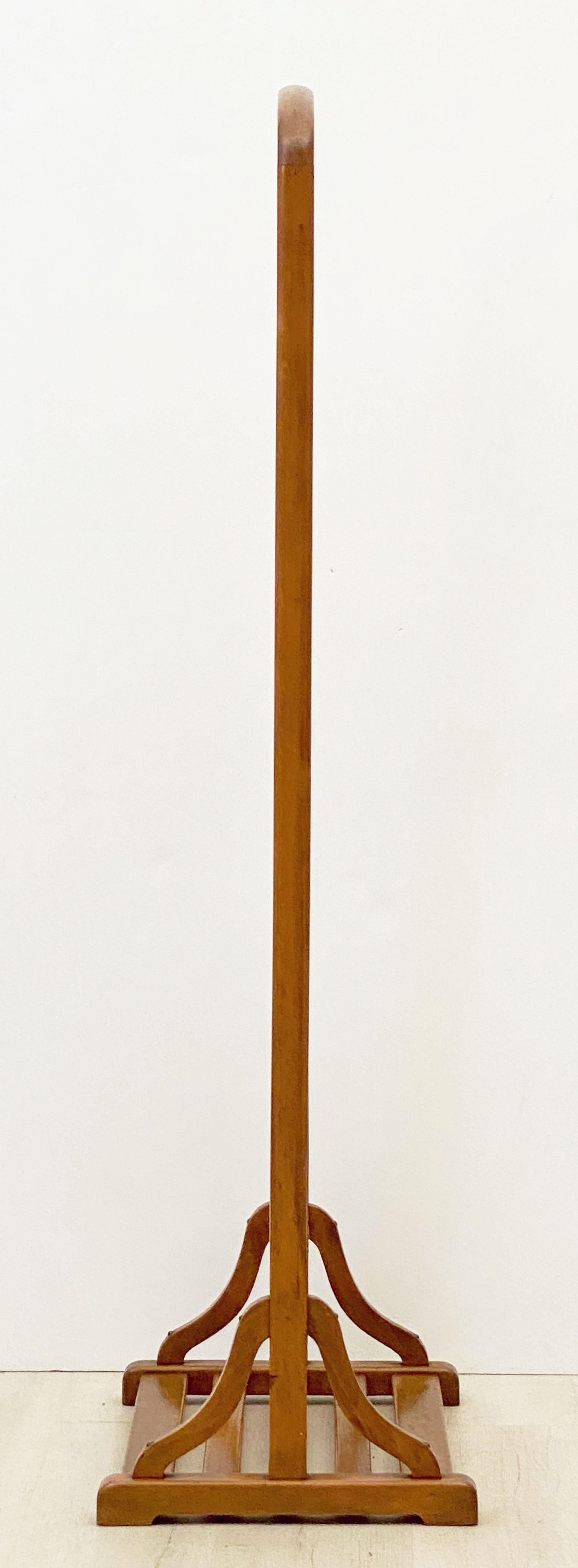 English Gentleman's Valet Stand of Oak For Sale 1