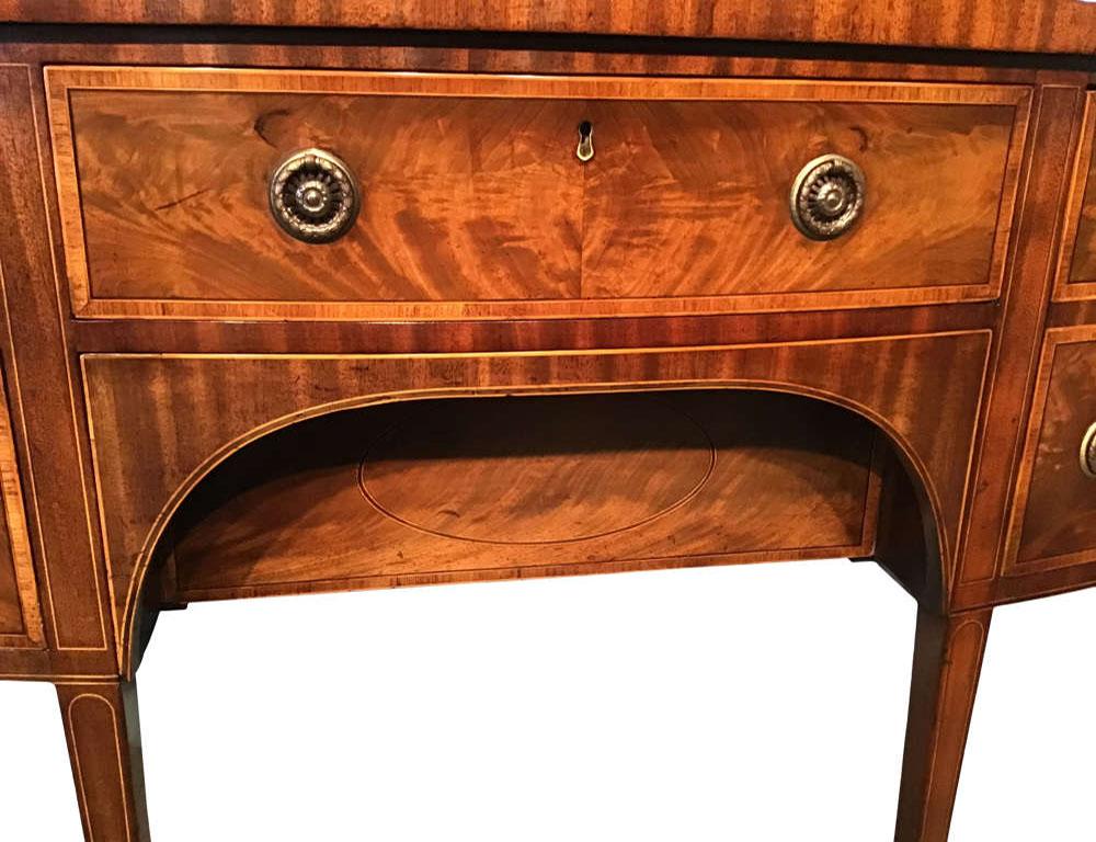 English Geo III Mahogany Sideboard In Good Condition For Sale In New Orleans, LA