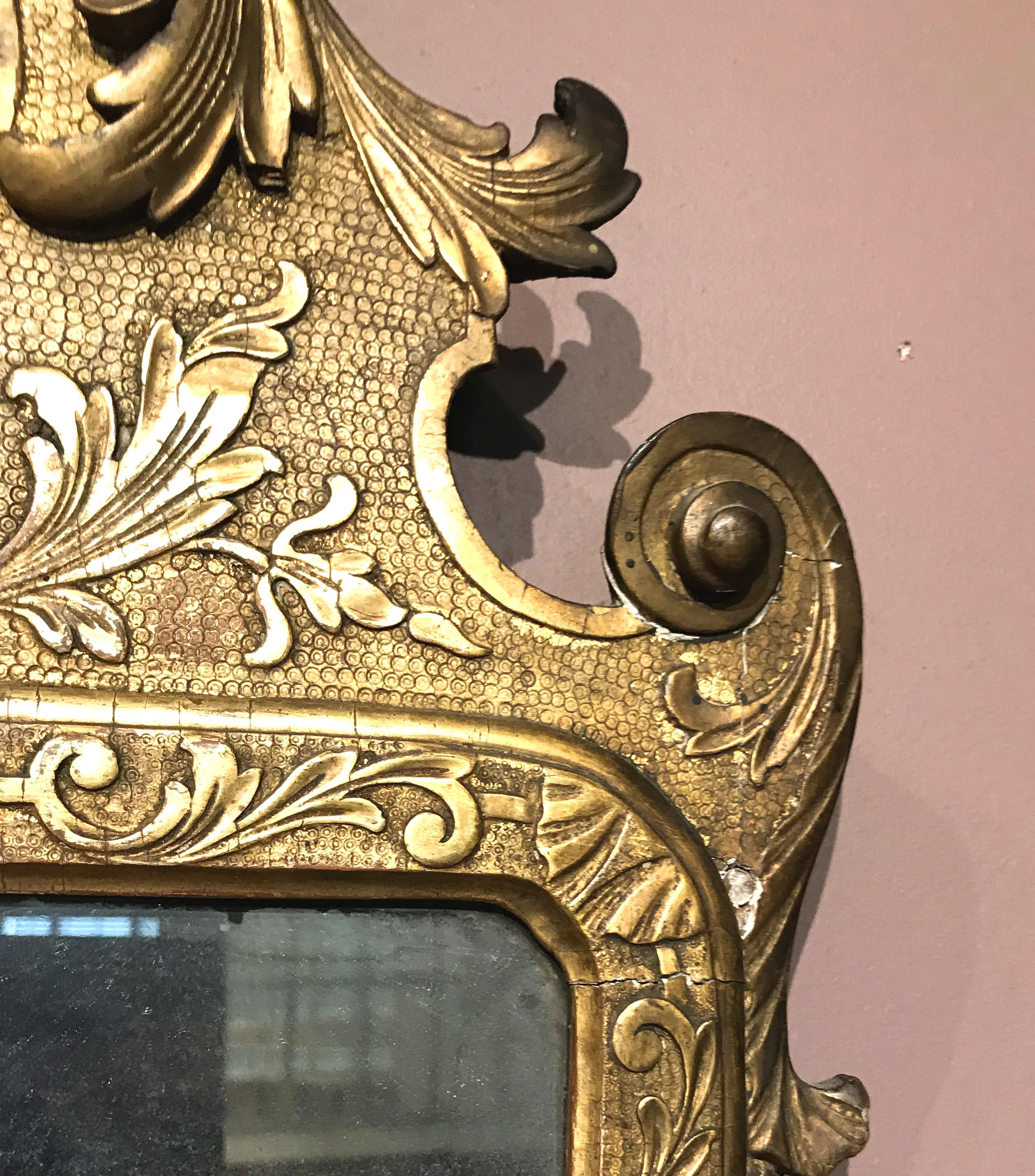 English George I Giltwood Mirror with Prince of Wales Feather Decoration In Good Condition In Milford, NH