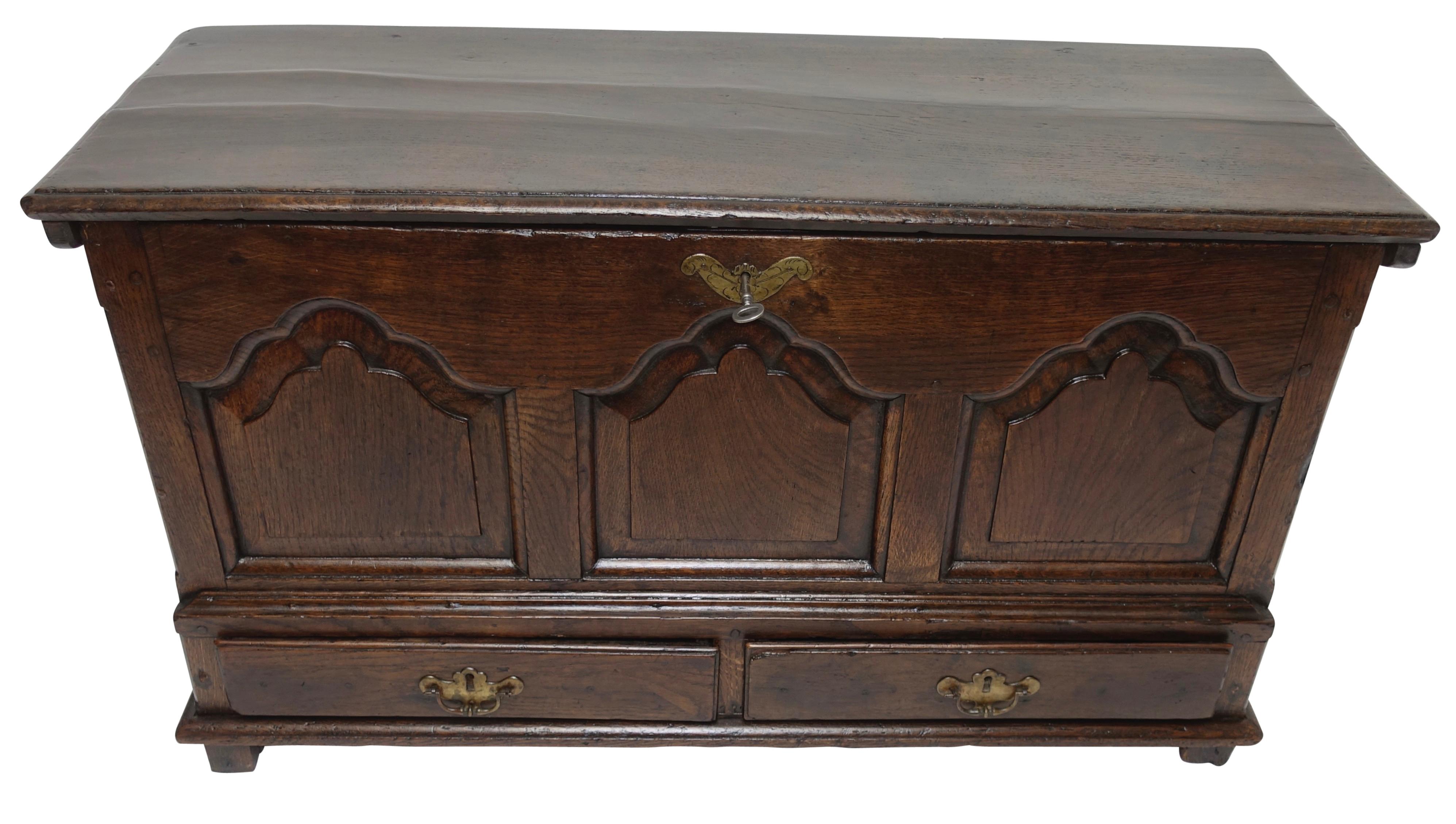 Unusual small-scale oak coffer. Having its original color and finish, mostly original hardware (hinges and lock have been re-placed. England, early 18th century.
Excellent and easily useable for a table, blanket chest or bench.