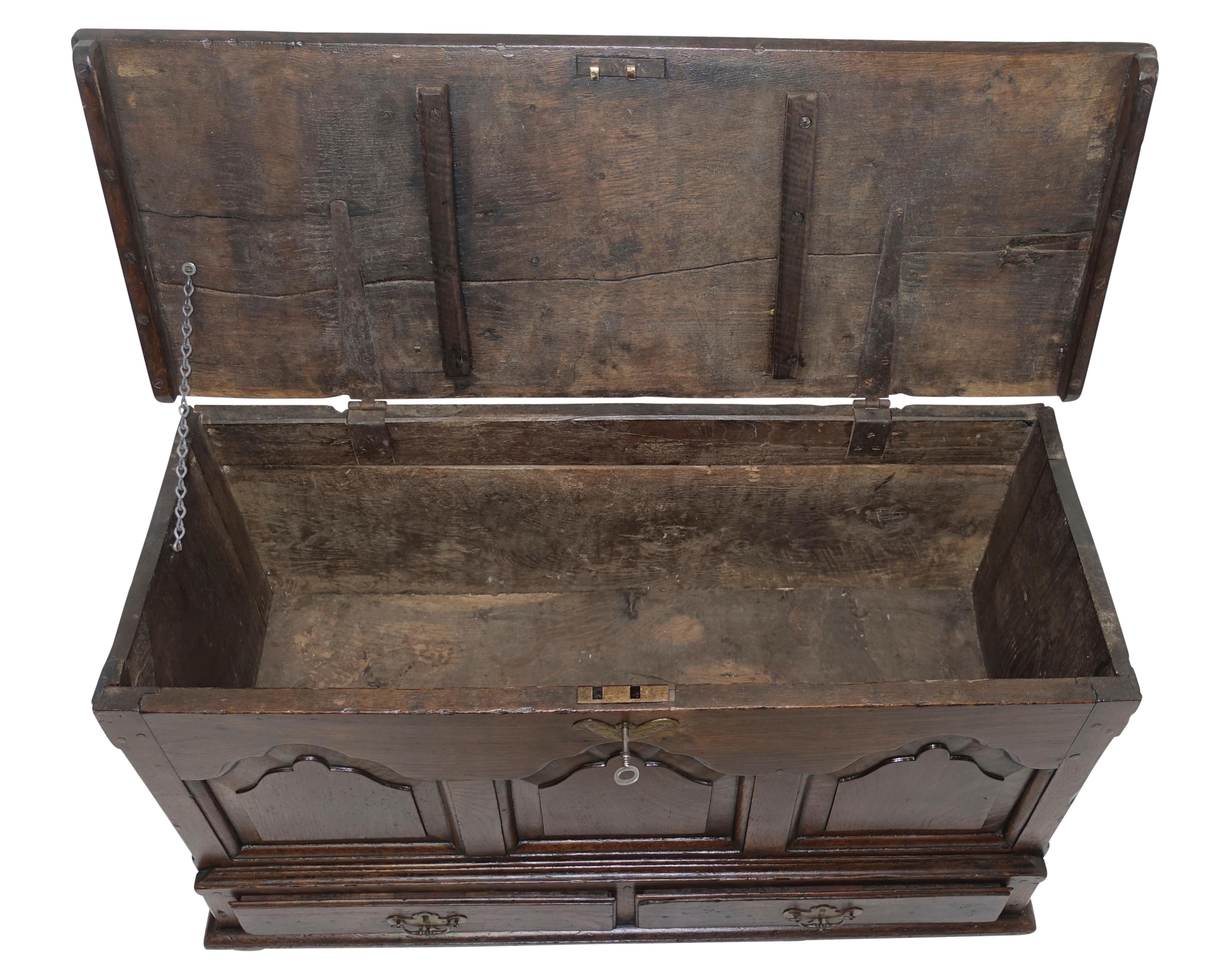 English George I Oak Coffer, Early 18th Century In Good Condition In San Francisco, CA