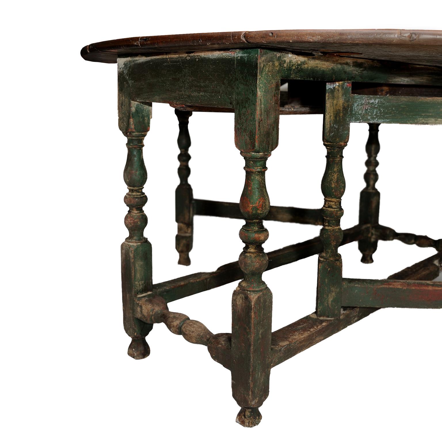 English George I Period Oak Gate Leg Drop Leaf Table, circa 1720 In Good Condition For Sale In Tetbury, Gloucestershire