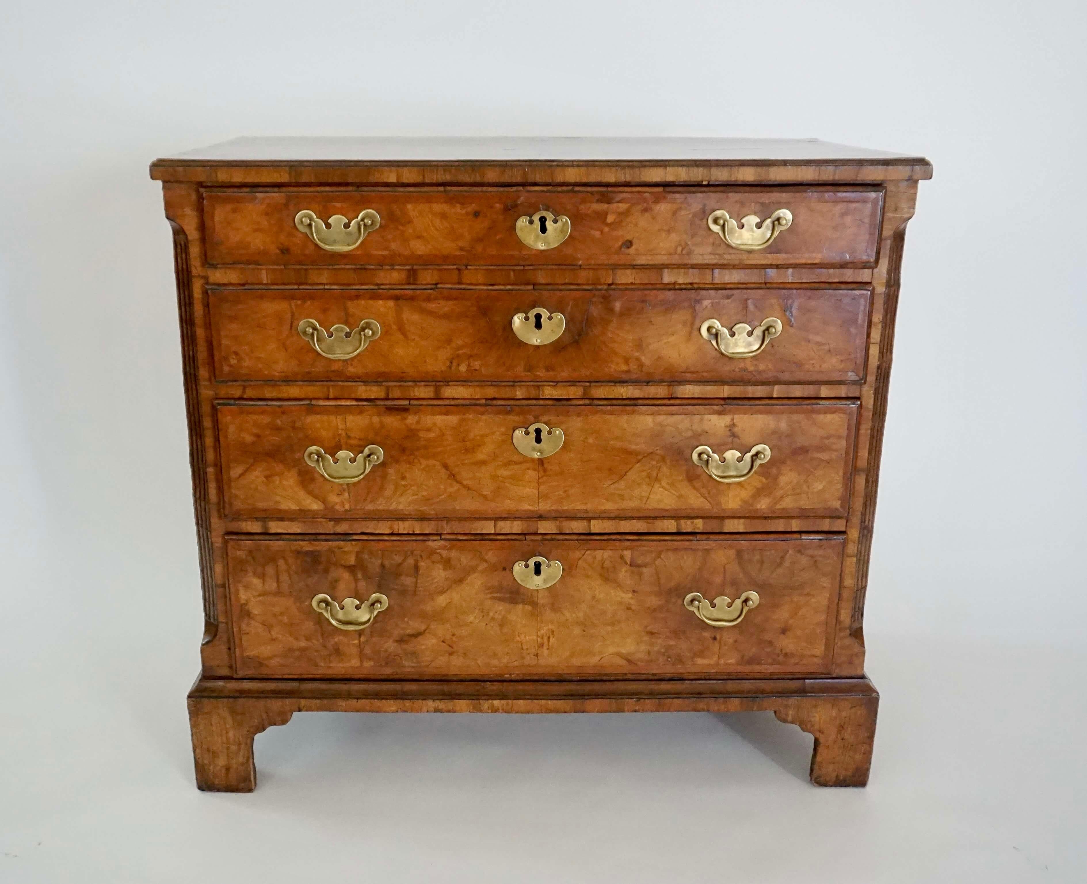 English George I Walnut Bachelor's Chest, circa 1725 In Good Condition In Kinderhook, NY