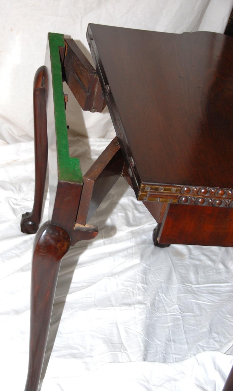 English George II Chippendale Mahogany Card Table Telescoping System for Opening 2