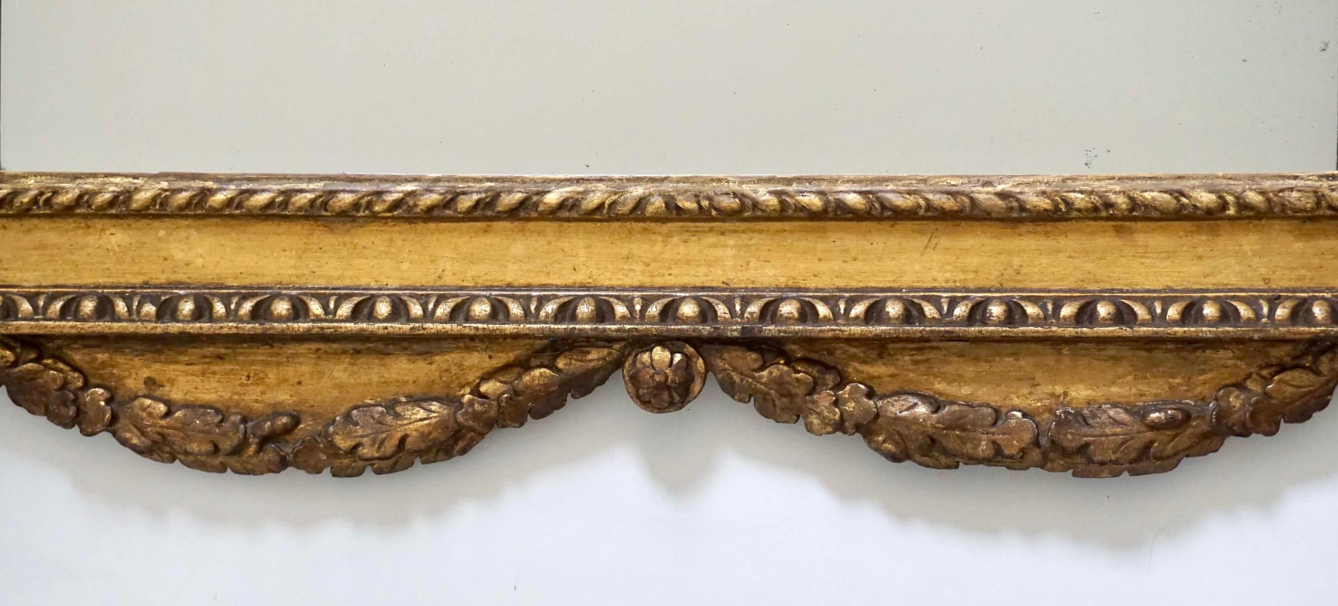 Espejo inglés de madera dorada de Jorge II a la manera de William Kent, hacia 1735 en venta 5