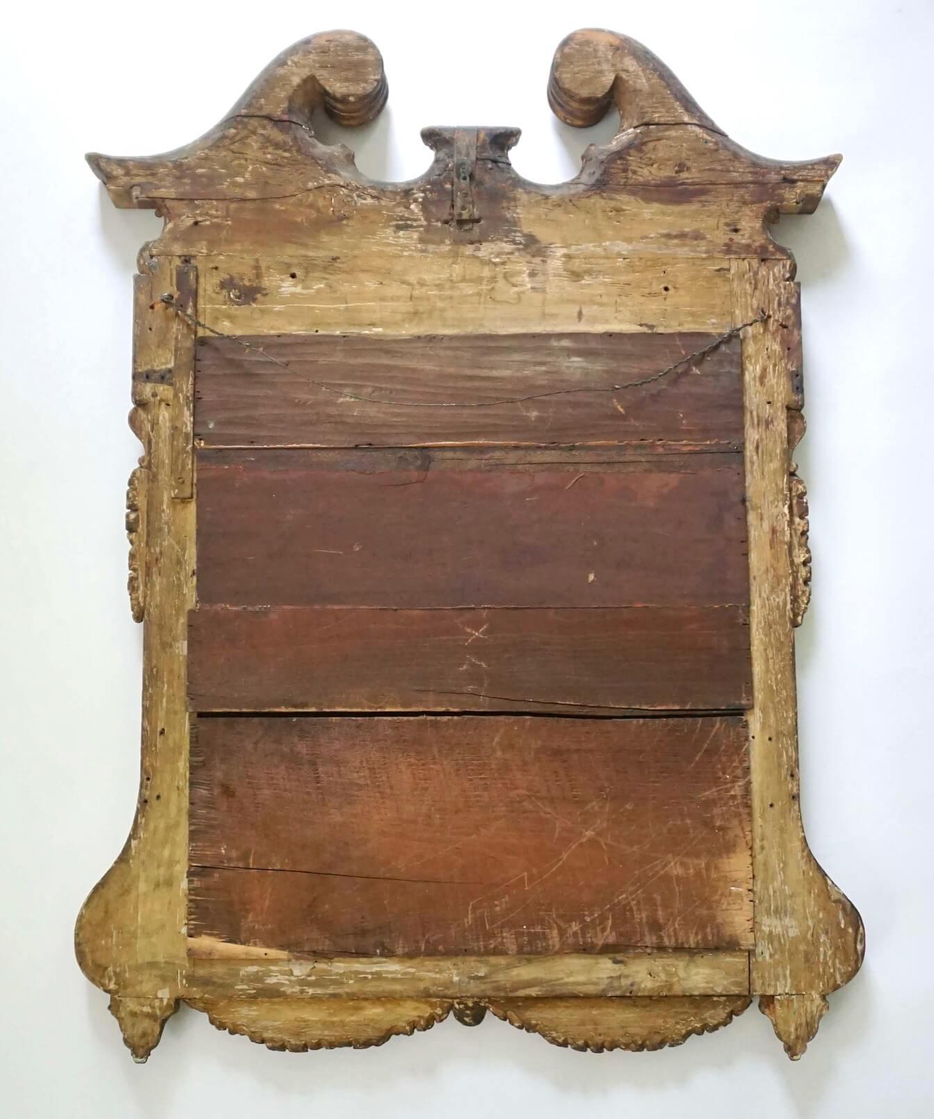 Espejo inglés de madera dorada de Jorge II a la manera de William Kent, hacia 1735 en venta 7