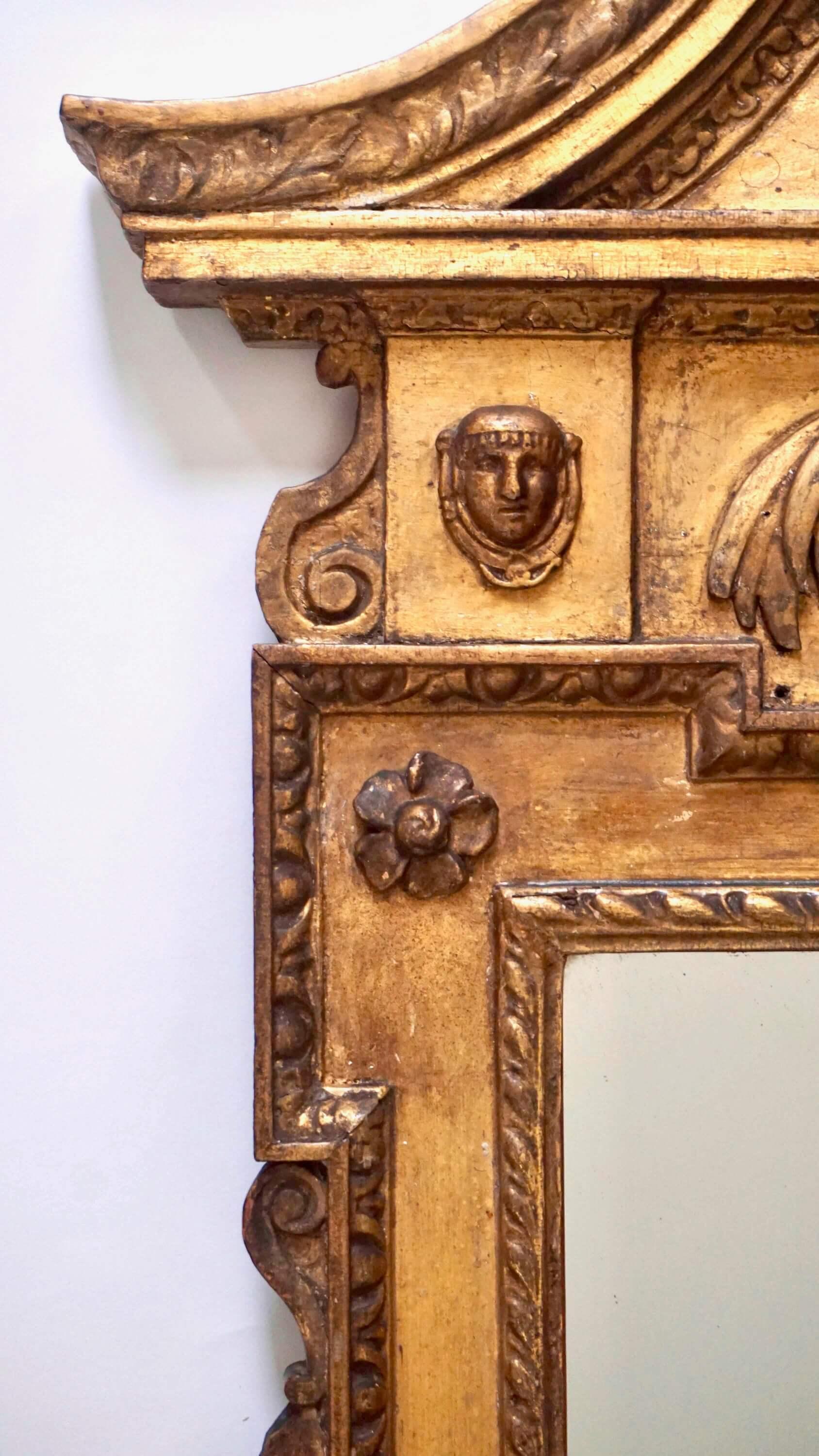 Espejo inglés de madera dorada de Jorge II a la manera de William Kent, hacia 1735 Tallado a mano en venta