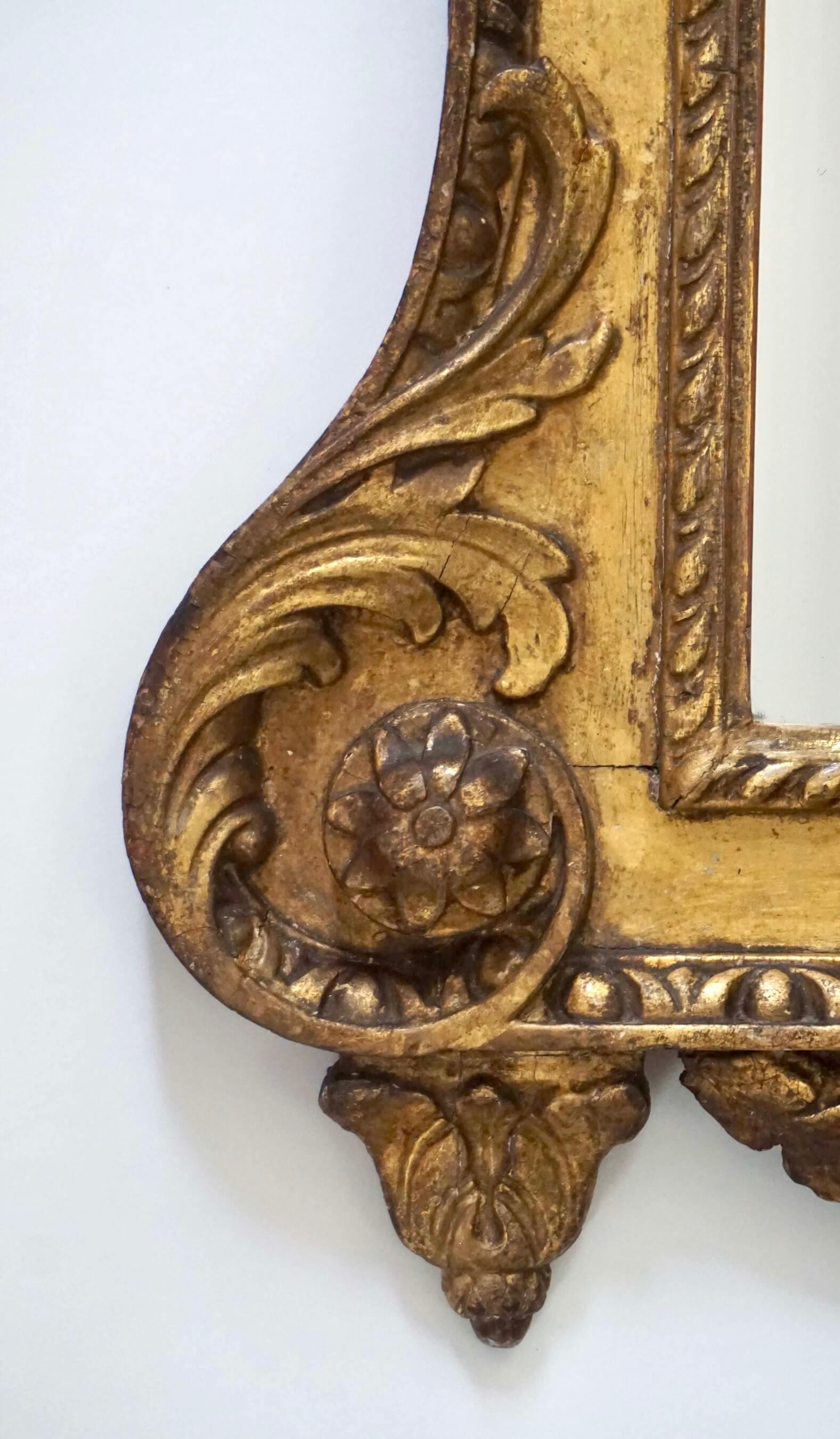 Espejo inglés de madera dorada de Jorge II a la manera de William Kent, hacia 1735 en venta 3
