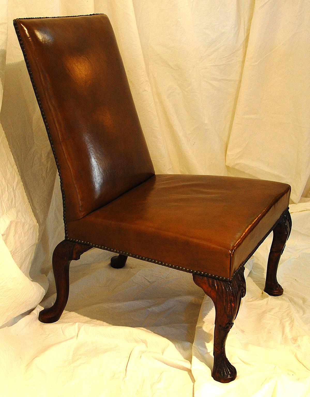 English George II Period Leather Lounging Chair, Backstool, Walnut Cabriole Legs In Good Condition For Sale In Wells, ME