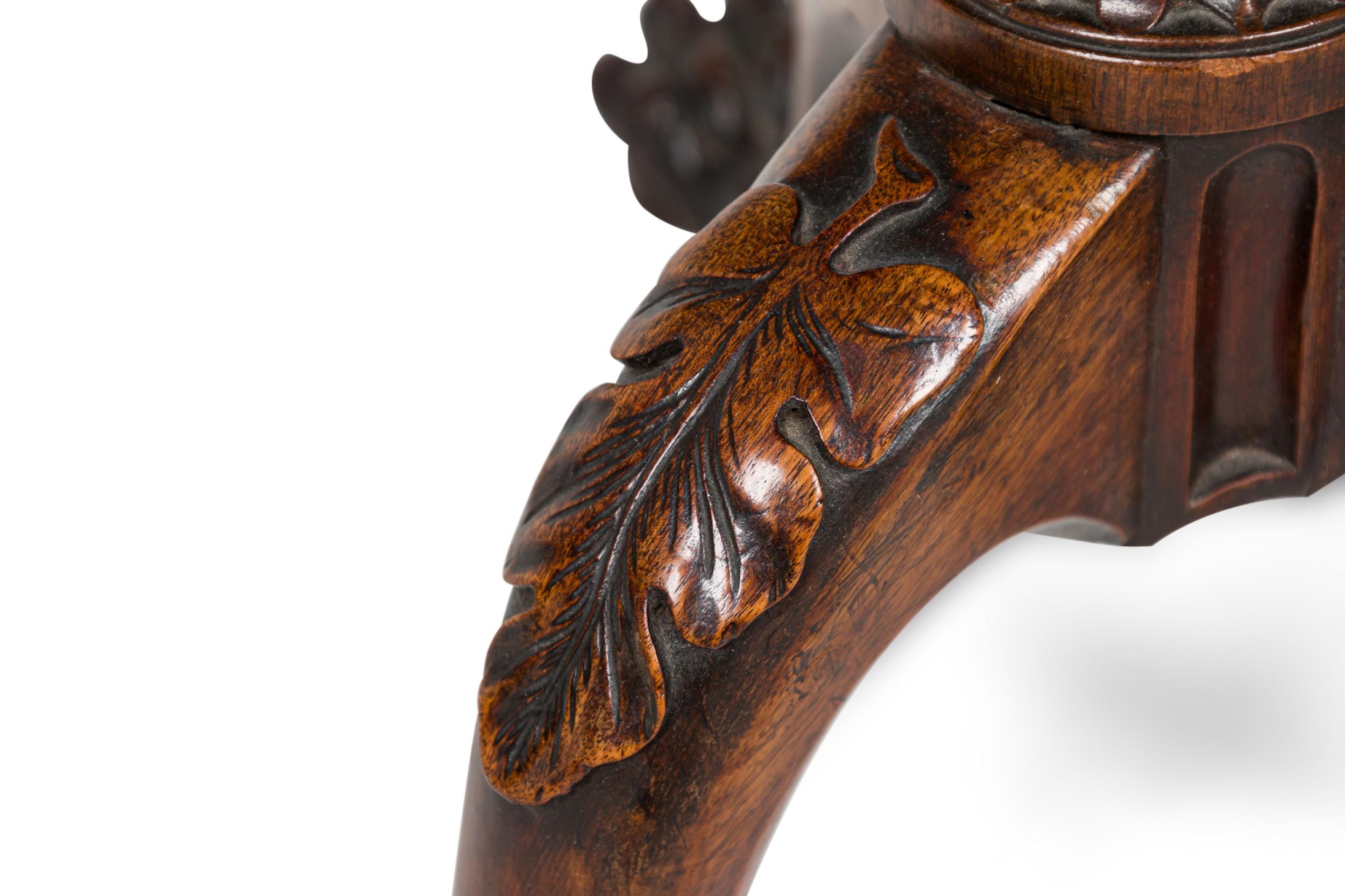 English George II Style Pie Crust Pedestal Side Table en vente 2