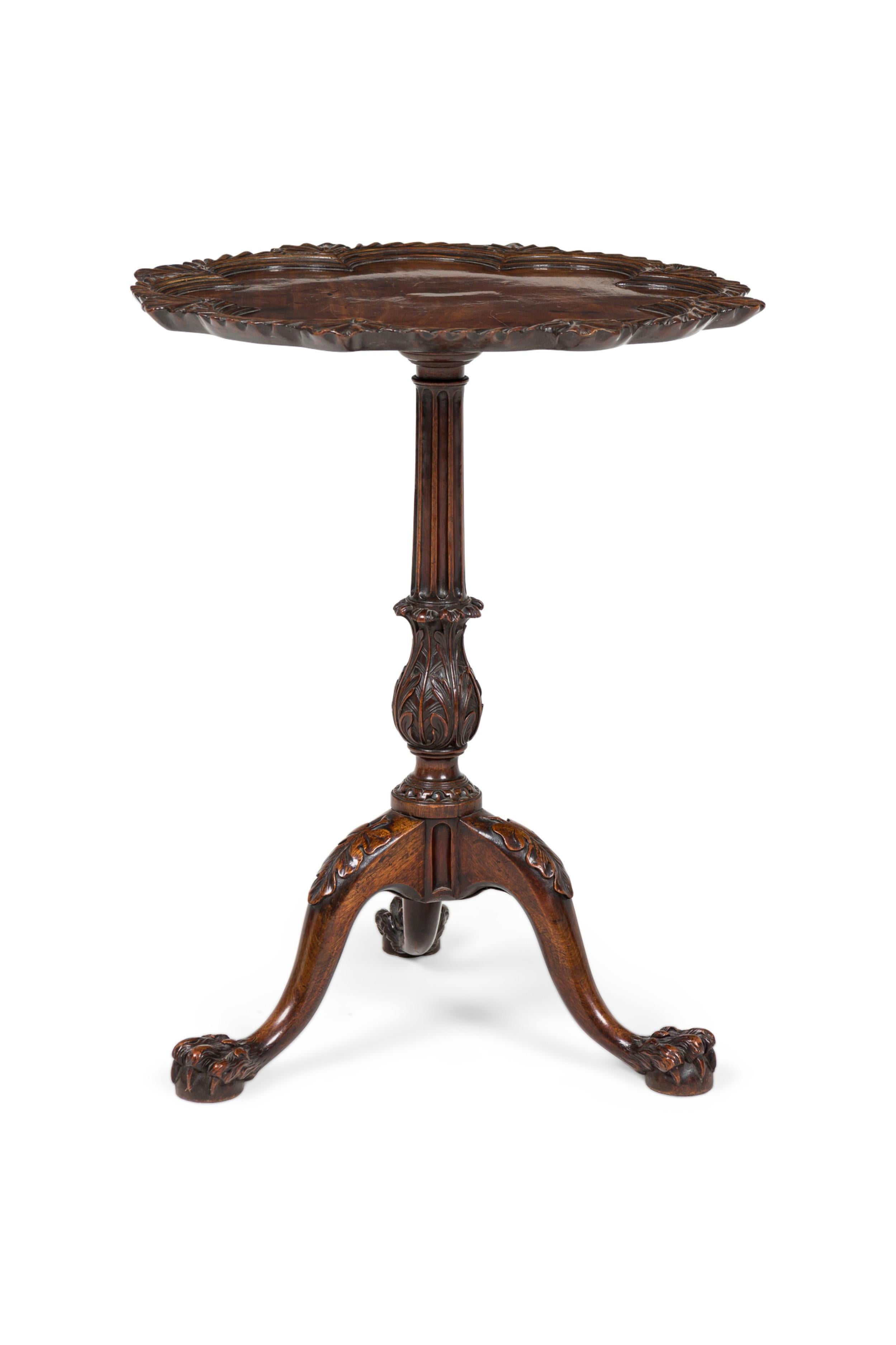 Britannique English George II Style Pie Crust Pedestal Side Table en vente