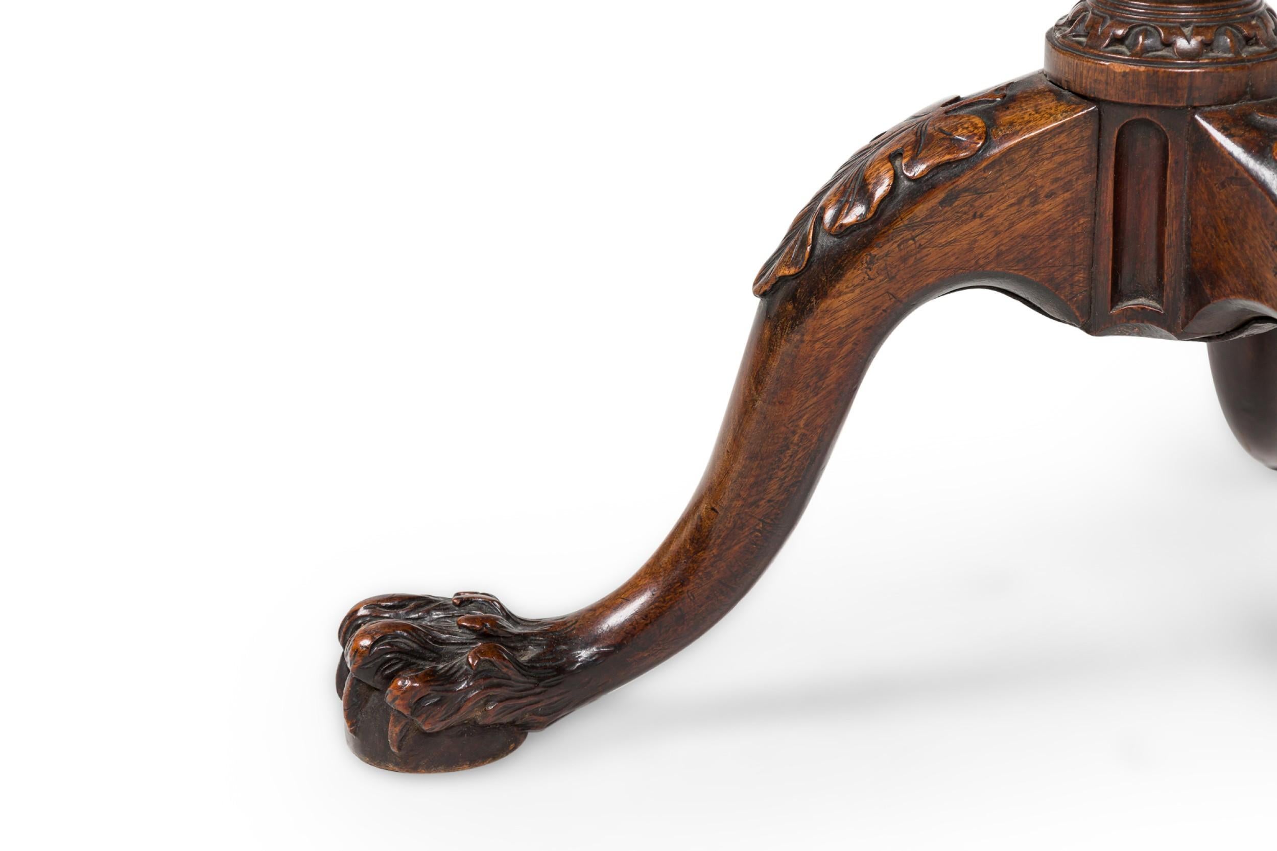 XIXe siècle English George II Style Pie Crust Pedestal Side Table en vente