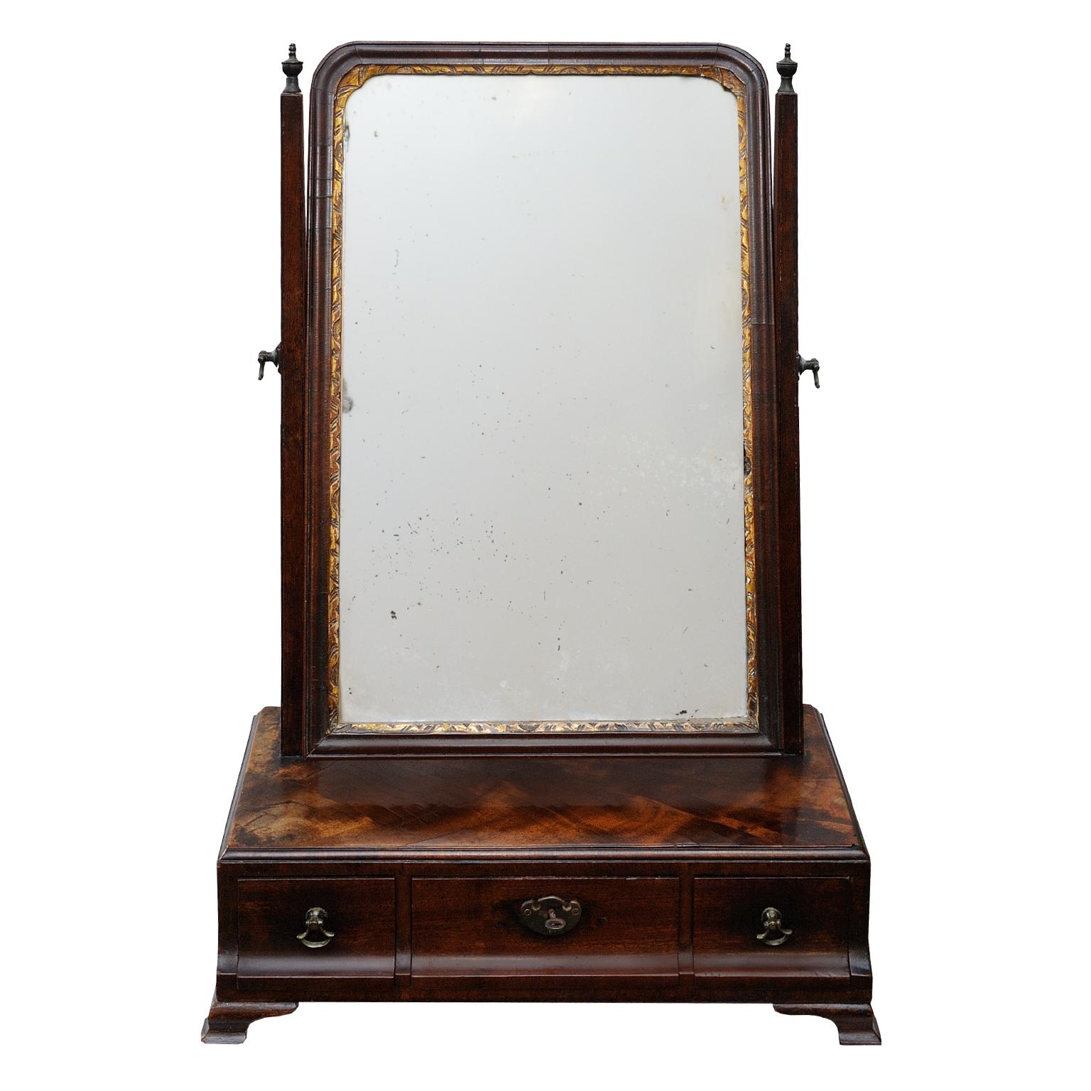 This is a good quality English George II transitional flame mahogany toilet mirror, with original mirror plate and overall original condition, circa 1730.
