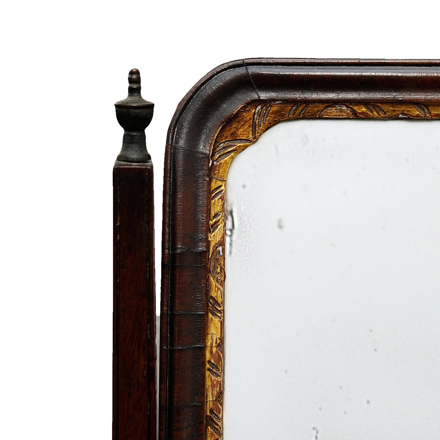 Mid-18th Century English George II Transitional Flame Mahogany Toilet Mirror, circa 1730 For Sale