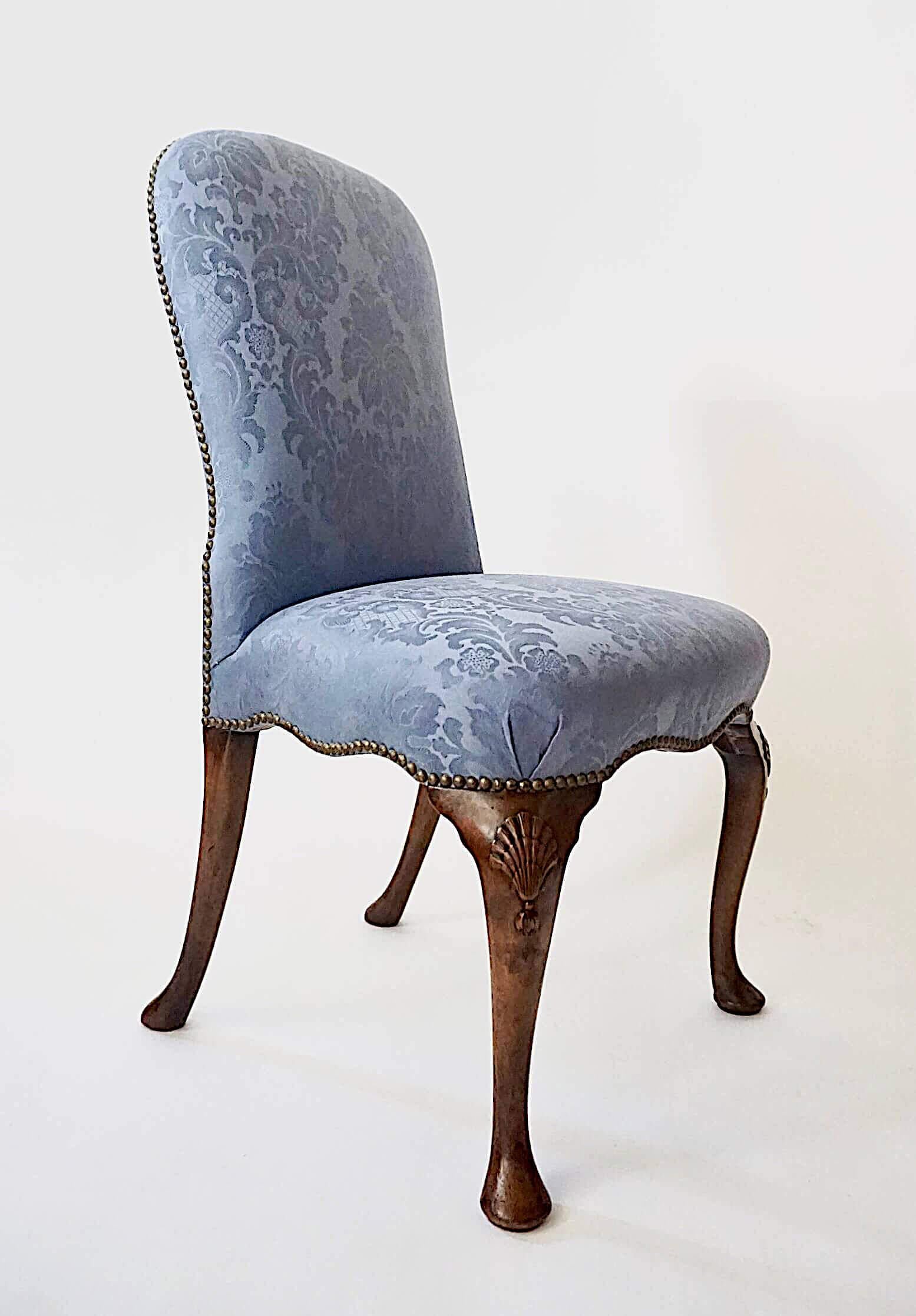 English George II Upholstered Walnut Dining Chairs, Set of Ten, circa 1735 For Sale 4