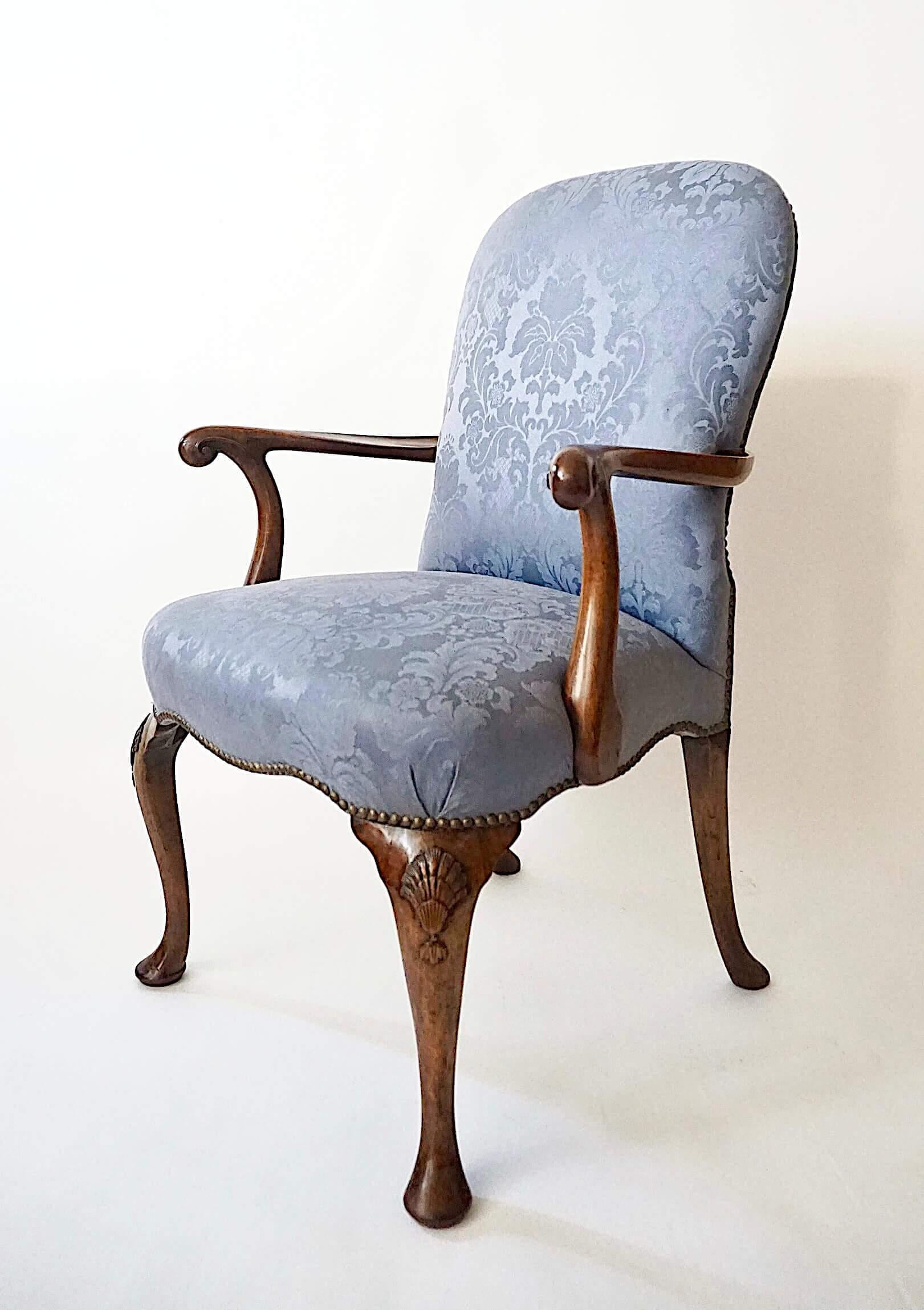 English George II Upholstered Walnut Dining Chairs, Set of Ten, circa 1735 In Good Condition For Sale In Kinderhook, NY