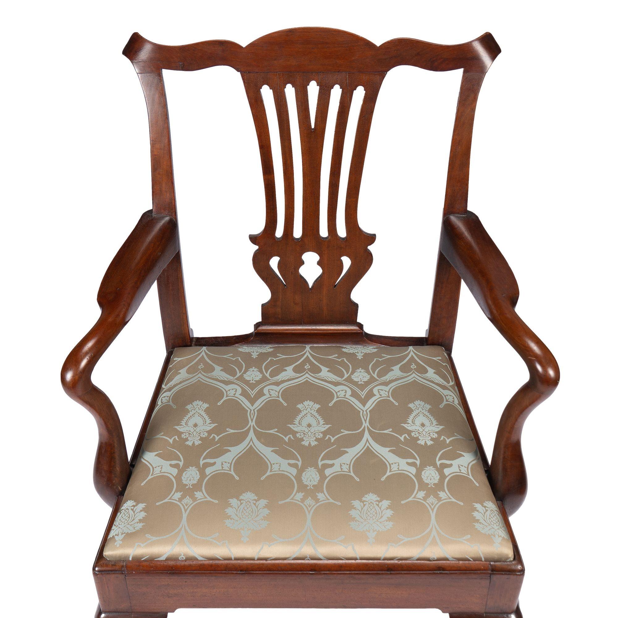 Englischer Sessel aus Nussbaumholz im George-II-Stil mit gepolstertem Sessel ohne Armlehne, um 1740 im Angebot 4