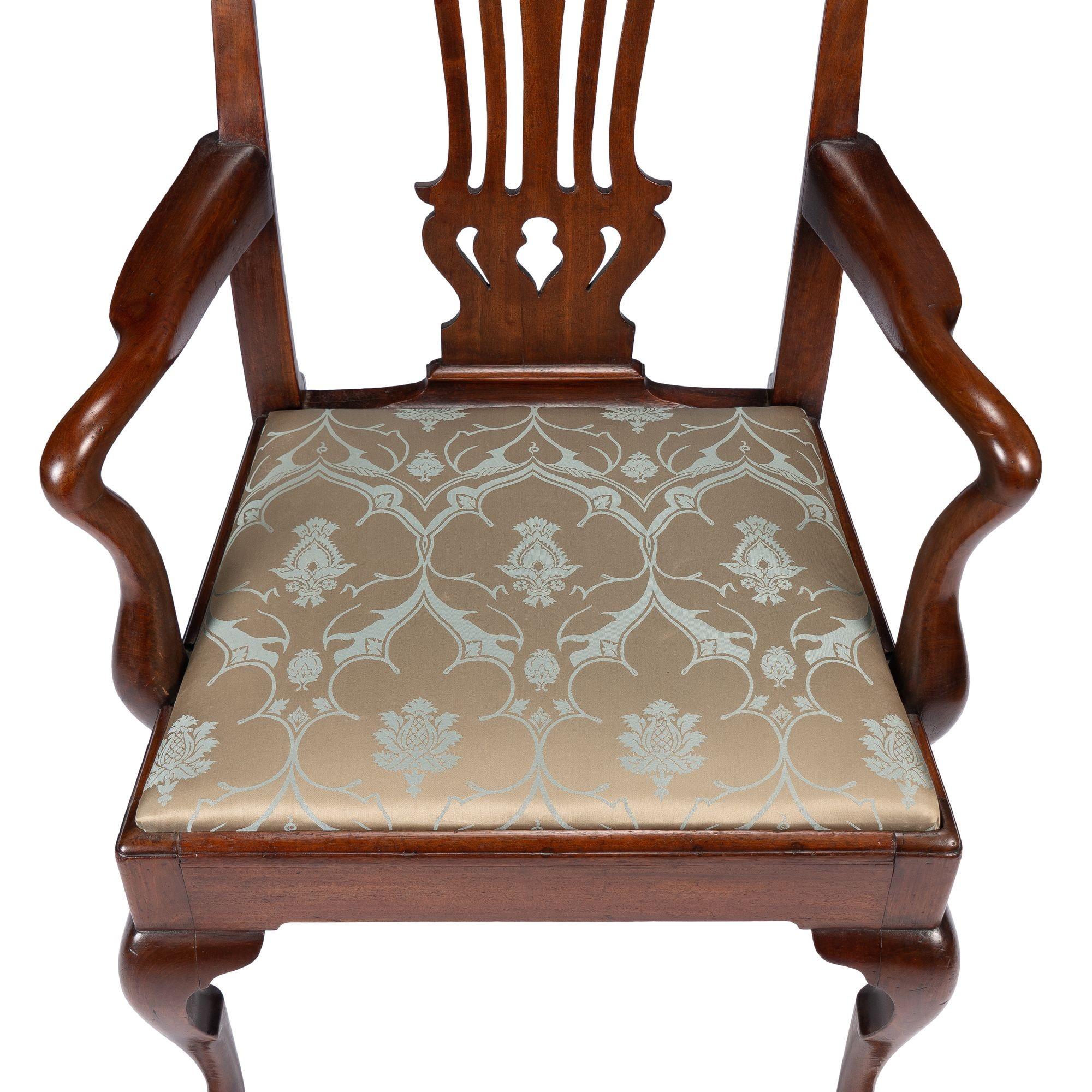 Englischer Sessel aus Nussbaumholz im George-II-Stil mit gepolstertem Sessel ohne Armlehne, um 1740 im Angebot 5