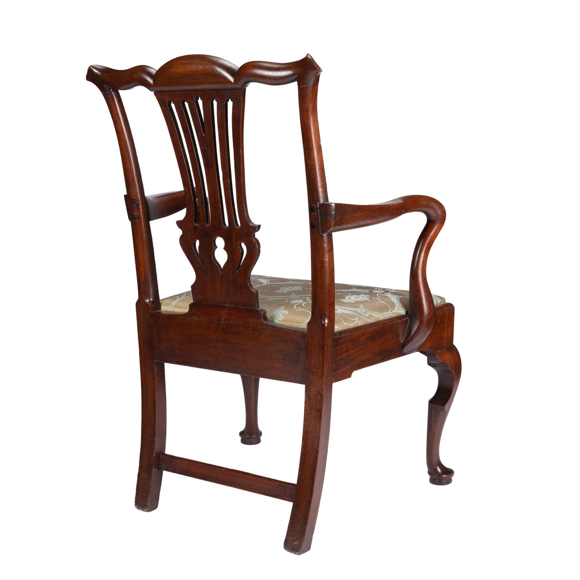 Englischer Sessel aus Nussbaumholz im George-II-Stil mit gepolstertem Sessel ohne Armlehne, um 1740 (Polster) im Angebot