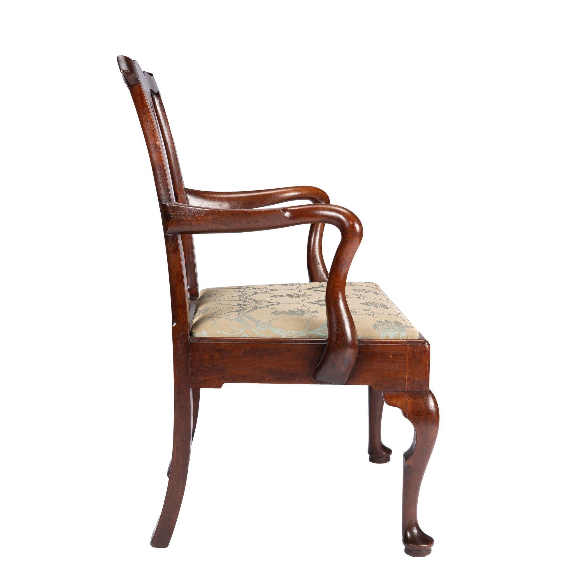 Englischer Sessel aus Nussbaumholz im George-II-Stil mit gepolstertem Sessel ohne Armlehne, um 1740 im Angebot 1
