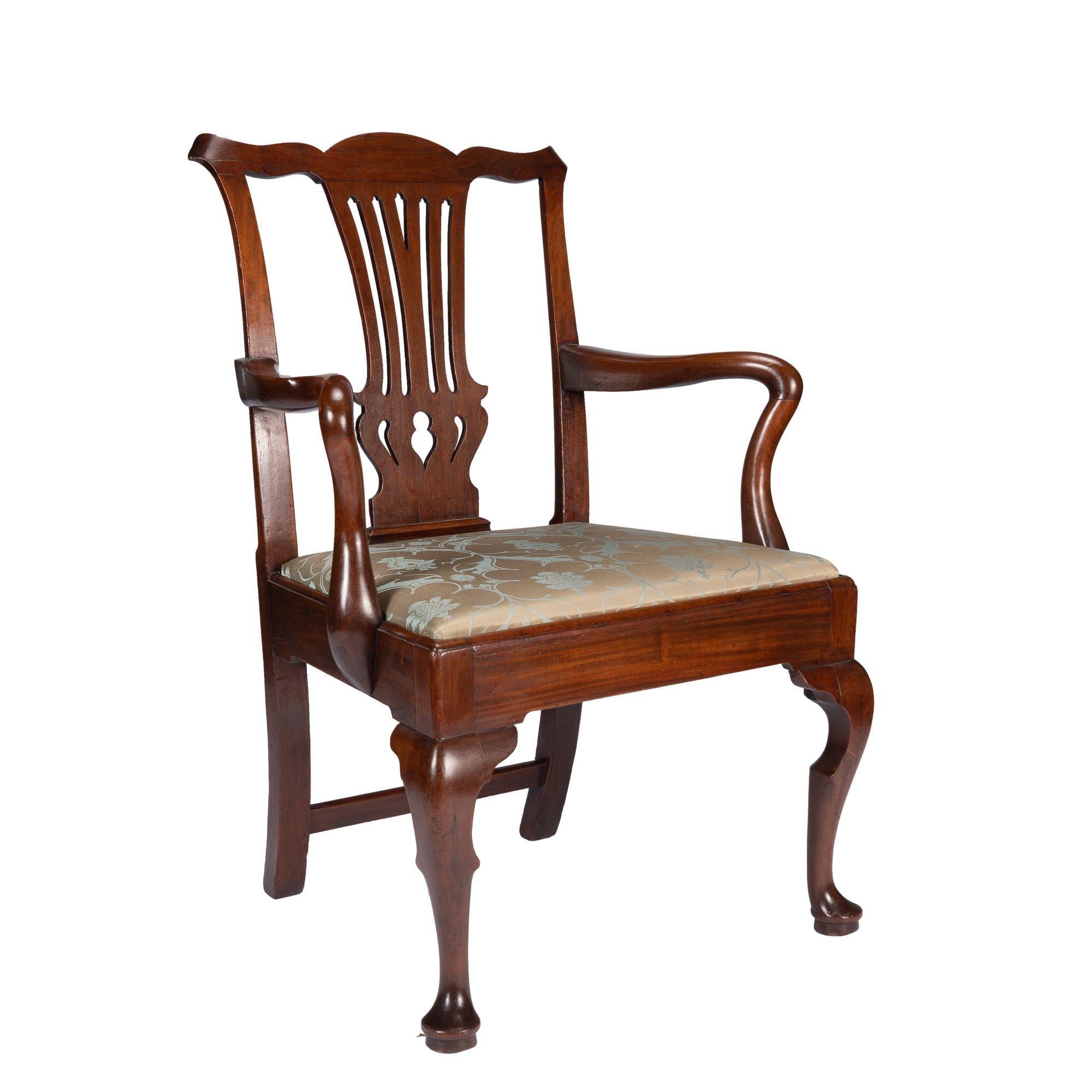 Englischer Sessel aus Nussbaumholz im George-II-Stil mit gepolstertem Sessel ohne Armlehne, um 1740 im Angebot 2