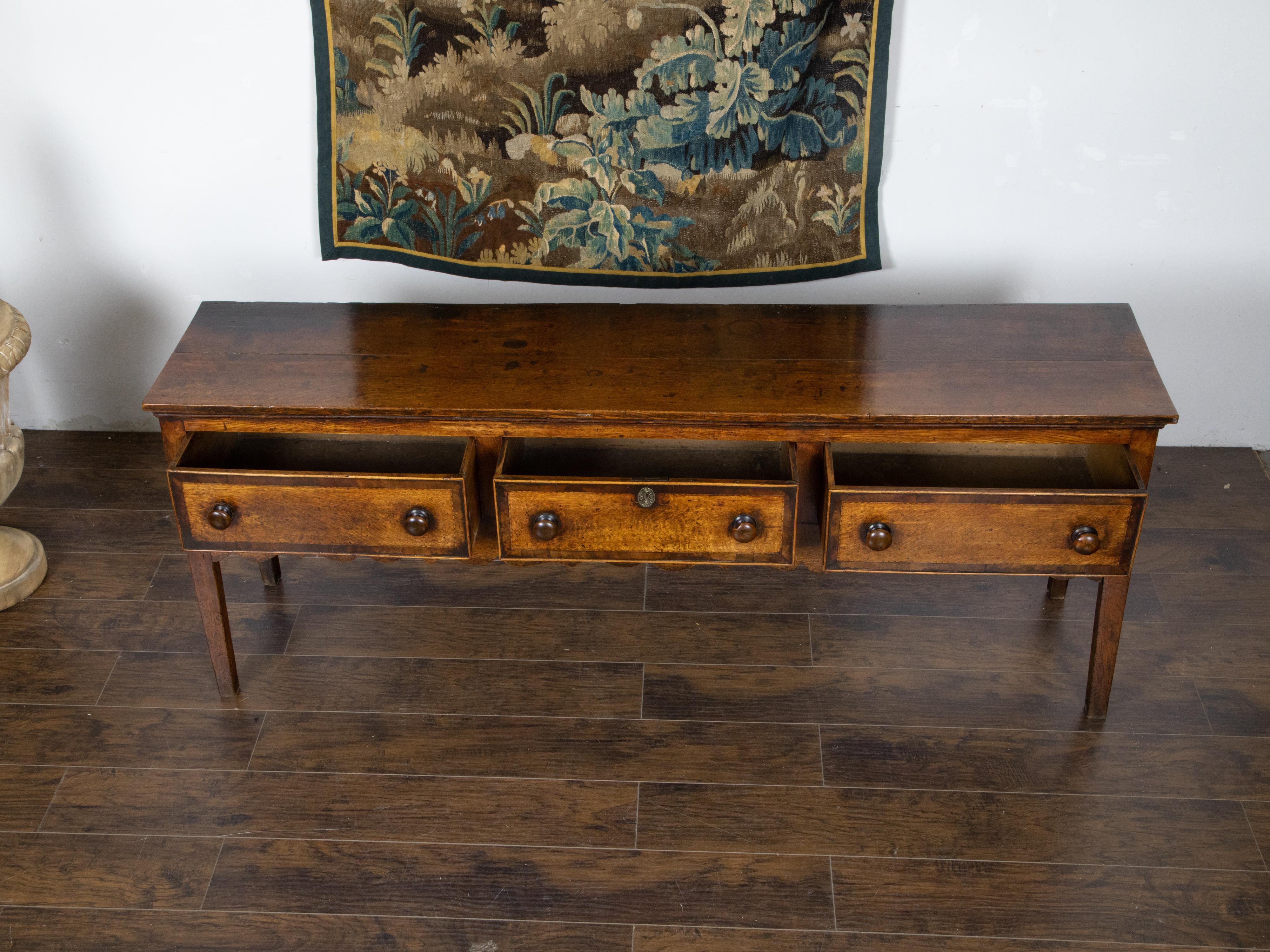 English George III 1800s Oak Dresser Base with Three Drawers and Scalloped Apron 4