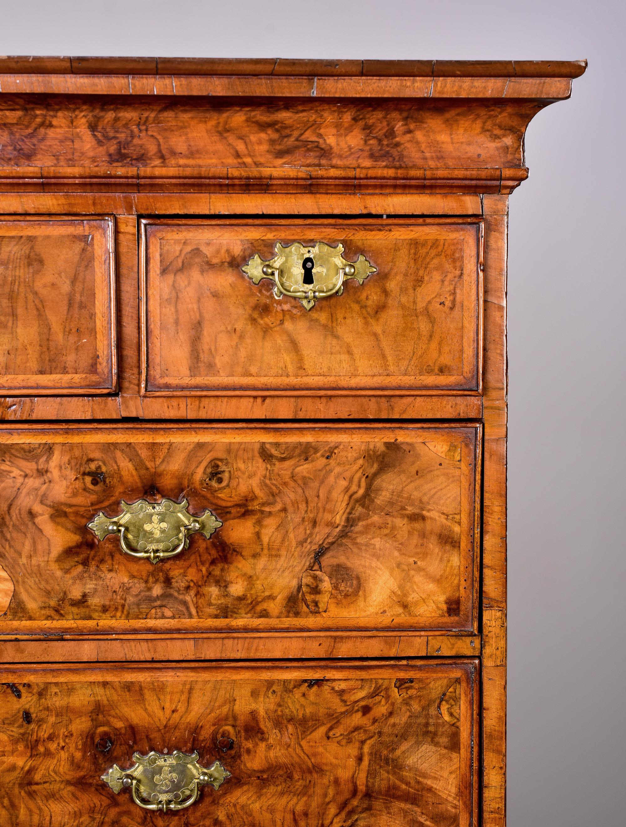 English George III 18th C Burl Walnut Chest on Chest with Original Hardware In Good Condition In Troy, MI