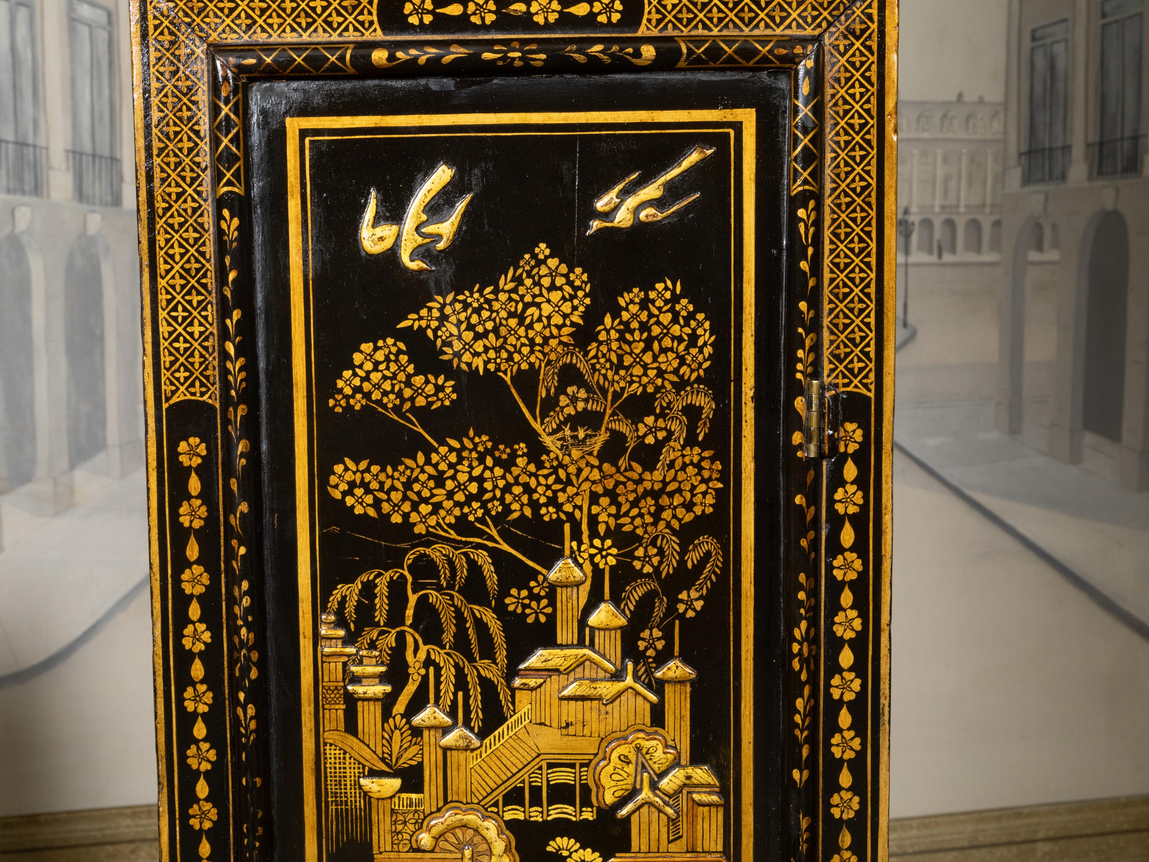English George III 18th Century Japanned Tall Case Clock with Chinoiserie Décor For Sale 10
