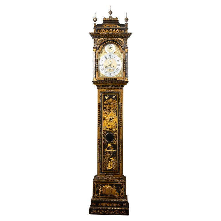 Horloge George III anglaise du XVIIIe siècle à grand boîtier en japan avec  décor chinoiserie En vente sur 1stDibs