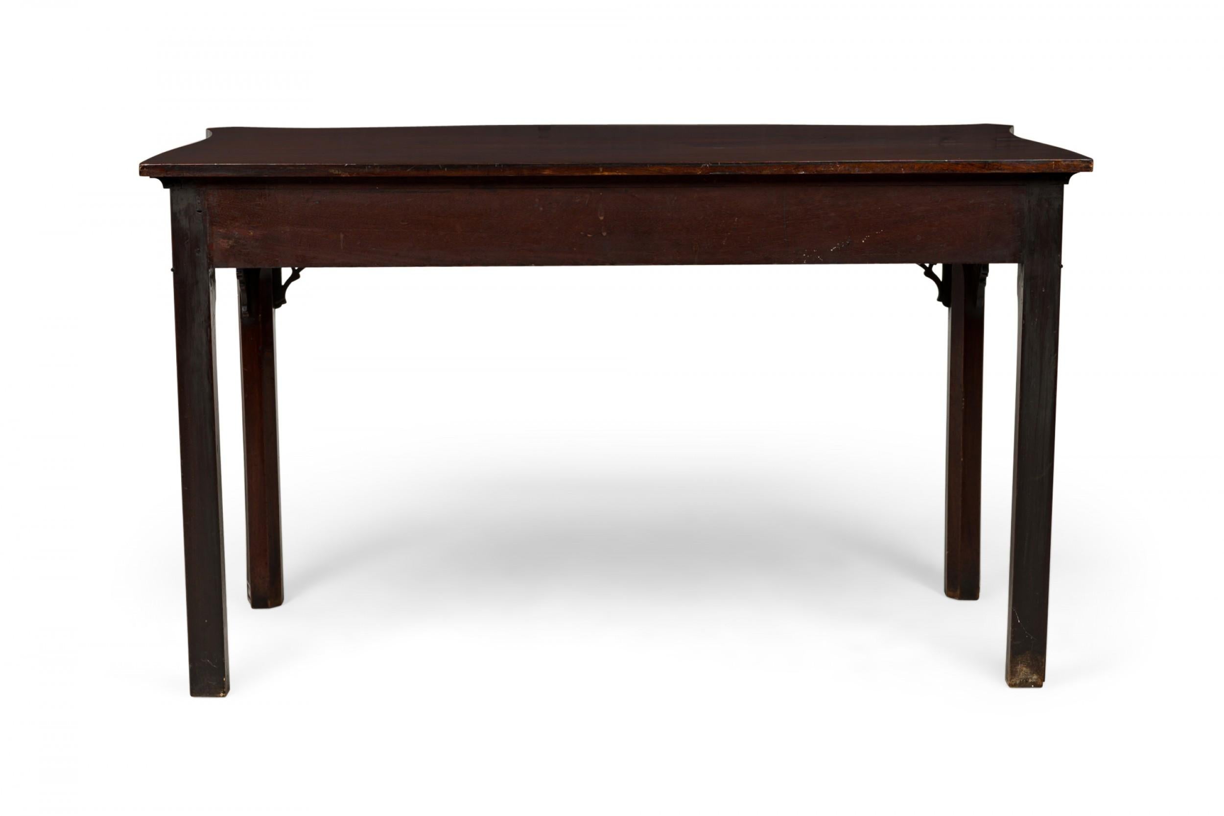 Englischer George III. Server/Konsolentisch aus geschnitztem und kanneliertem Holz im Angebot 2