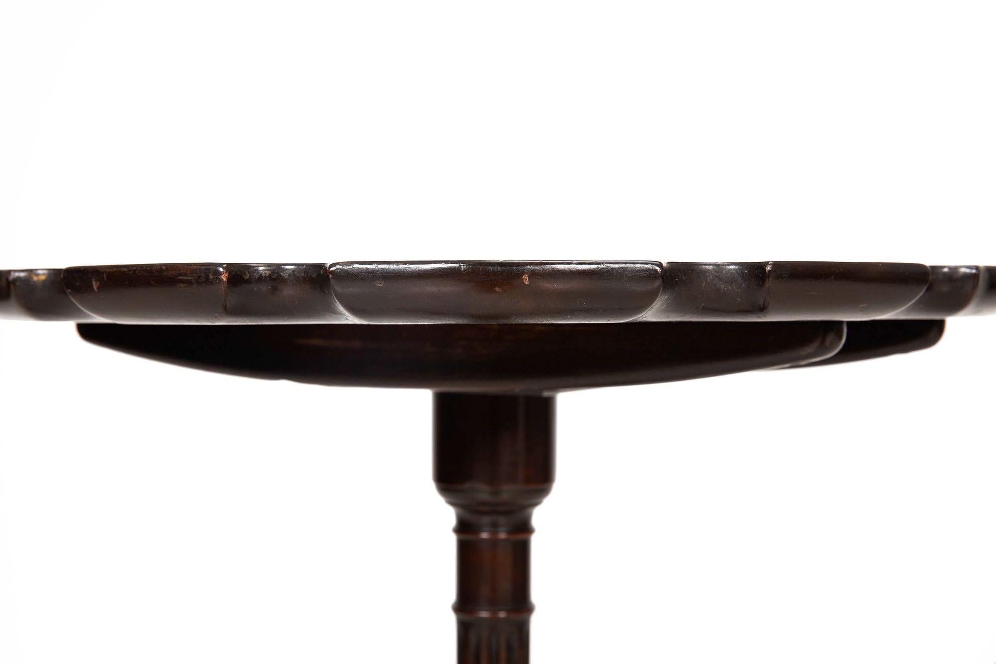 English George III Carved Mahogany Pie Crust Tilt Top Table ca. 1780 For Sale 6