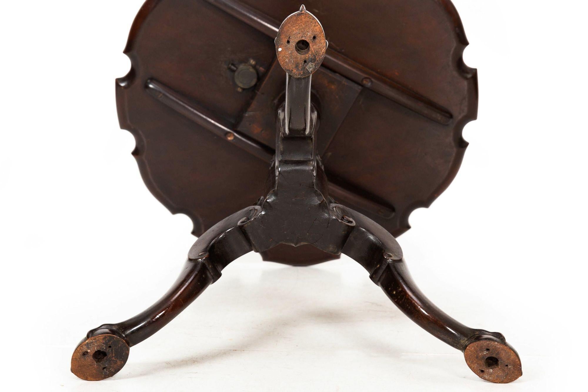 English George III Carved Mahogany Pie Crust Tilt Top Table ca. 1780 For Sale 10