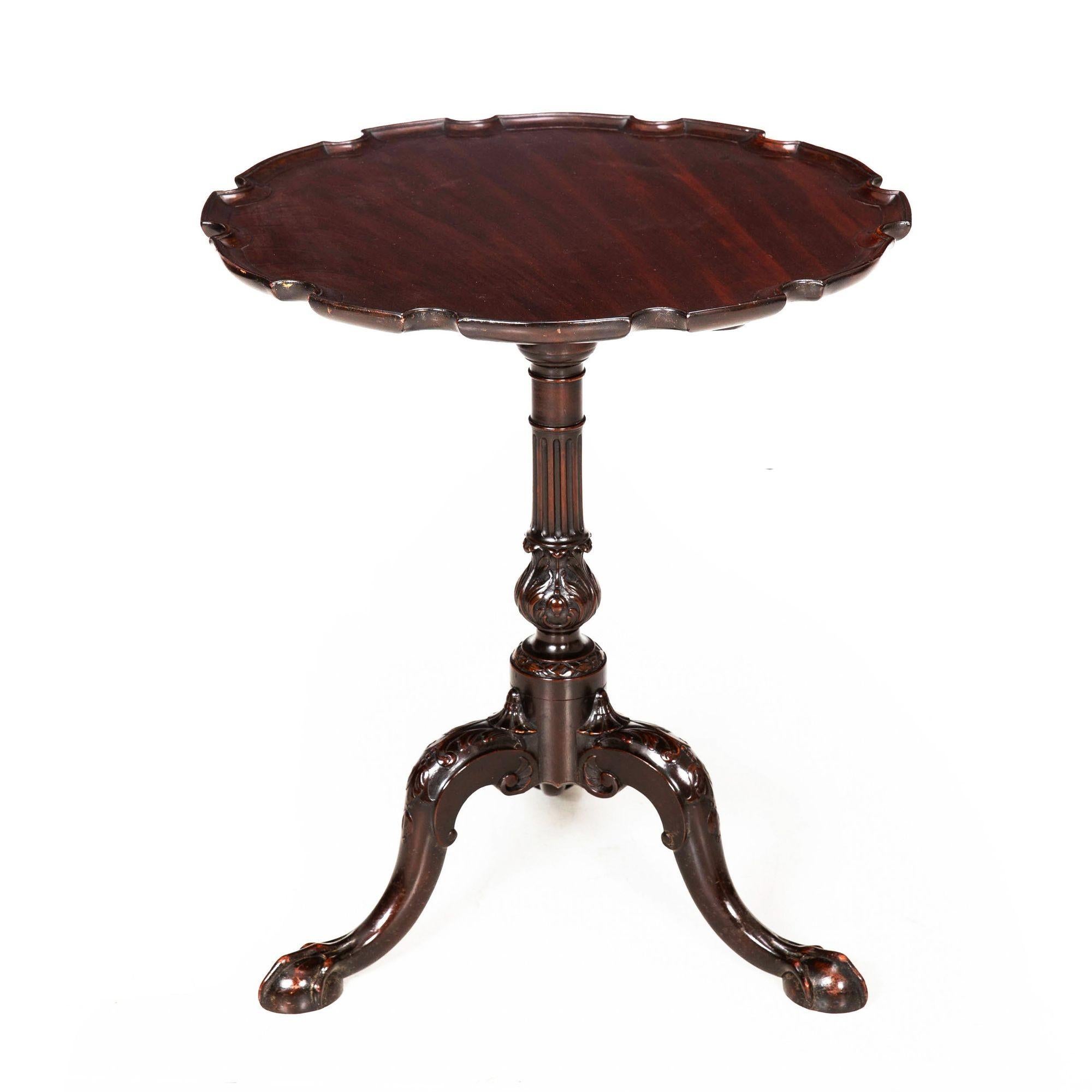 18th Century and Earlier English George III Carved Mahogany Pie Crust Tilt Top Table ca. 1780 For Sale