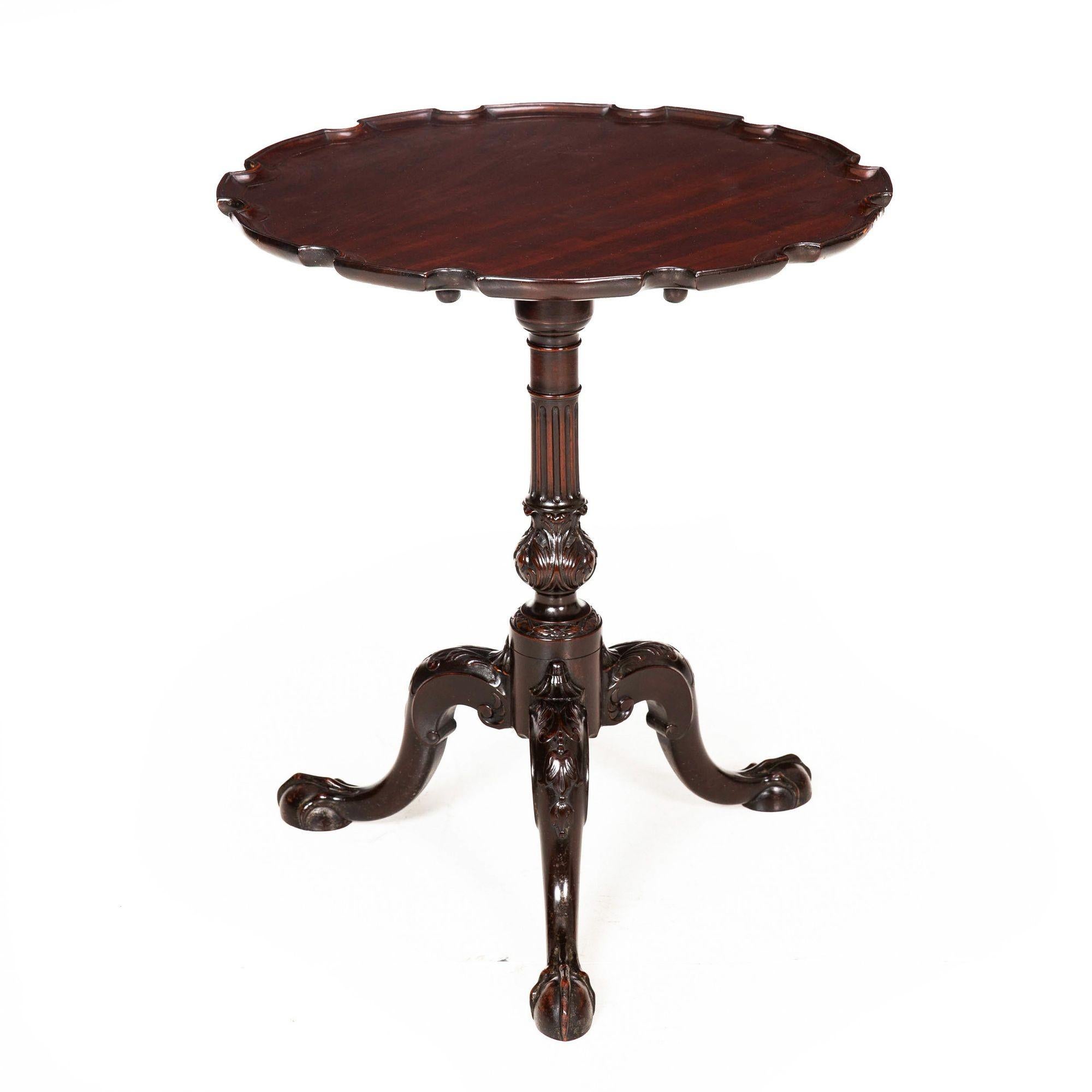 English George III Carved Mahogany Pie Crust Tilt Top Table ca. 1780 For Sale 1