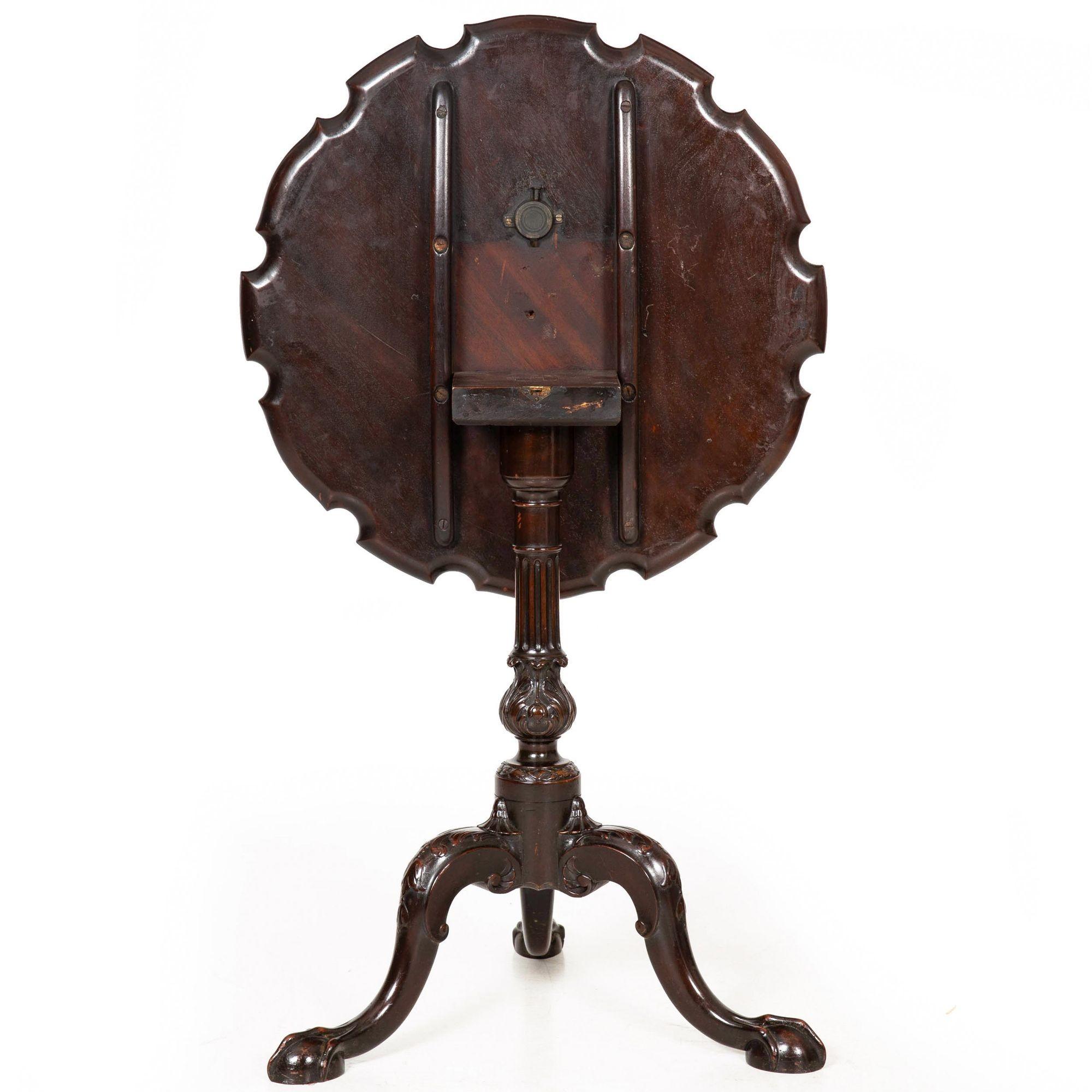 English George III Carved Mahogany Pie Crust Tilt Top Table ca. 1780 For Sale 2