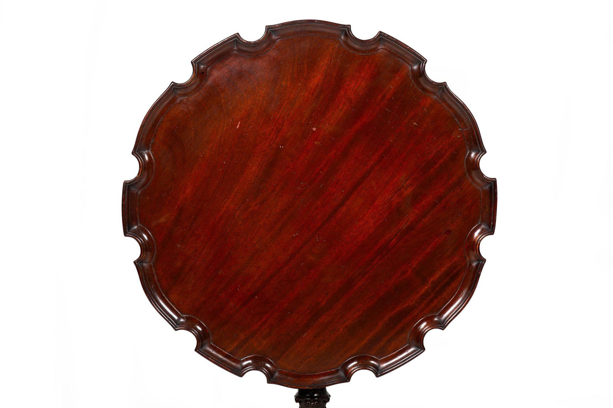 English George III Carved Mahogany Pie Crust Tilt Top Table ca. 1780 For Sale 3