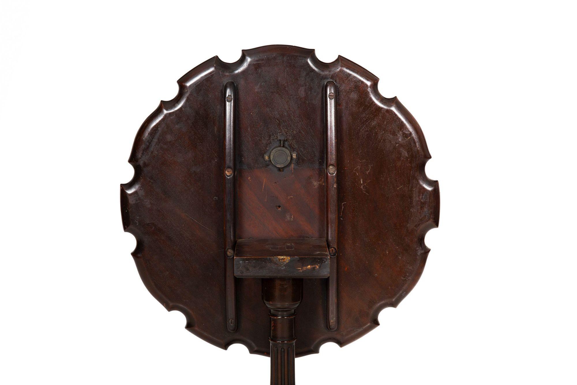 English George III Carved Mahogany Pie Crust Tilt Top Table ca. 1780 For Sale 5