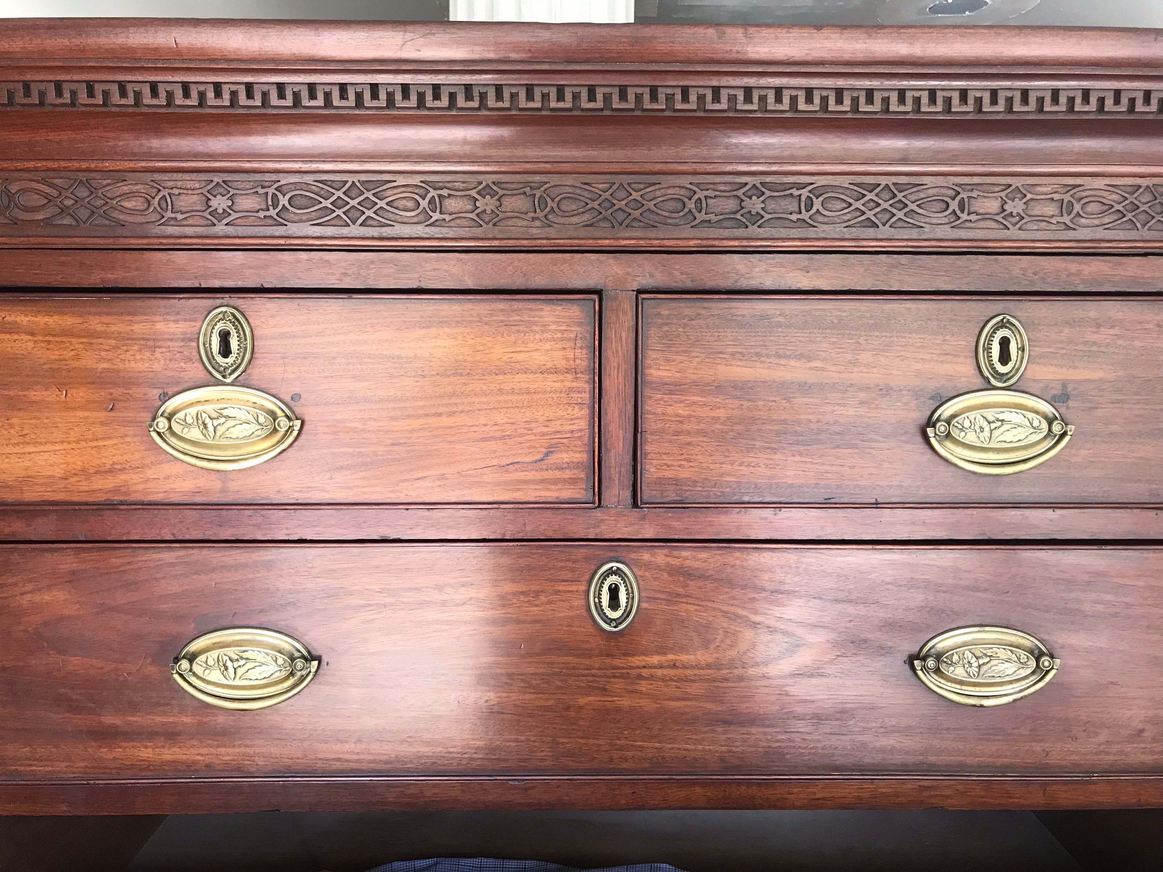 English George III Chest on Chest Dresser of Mahogany For Sale 4