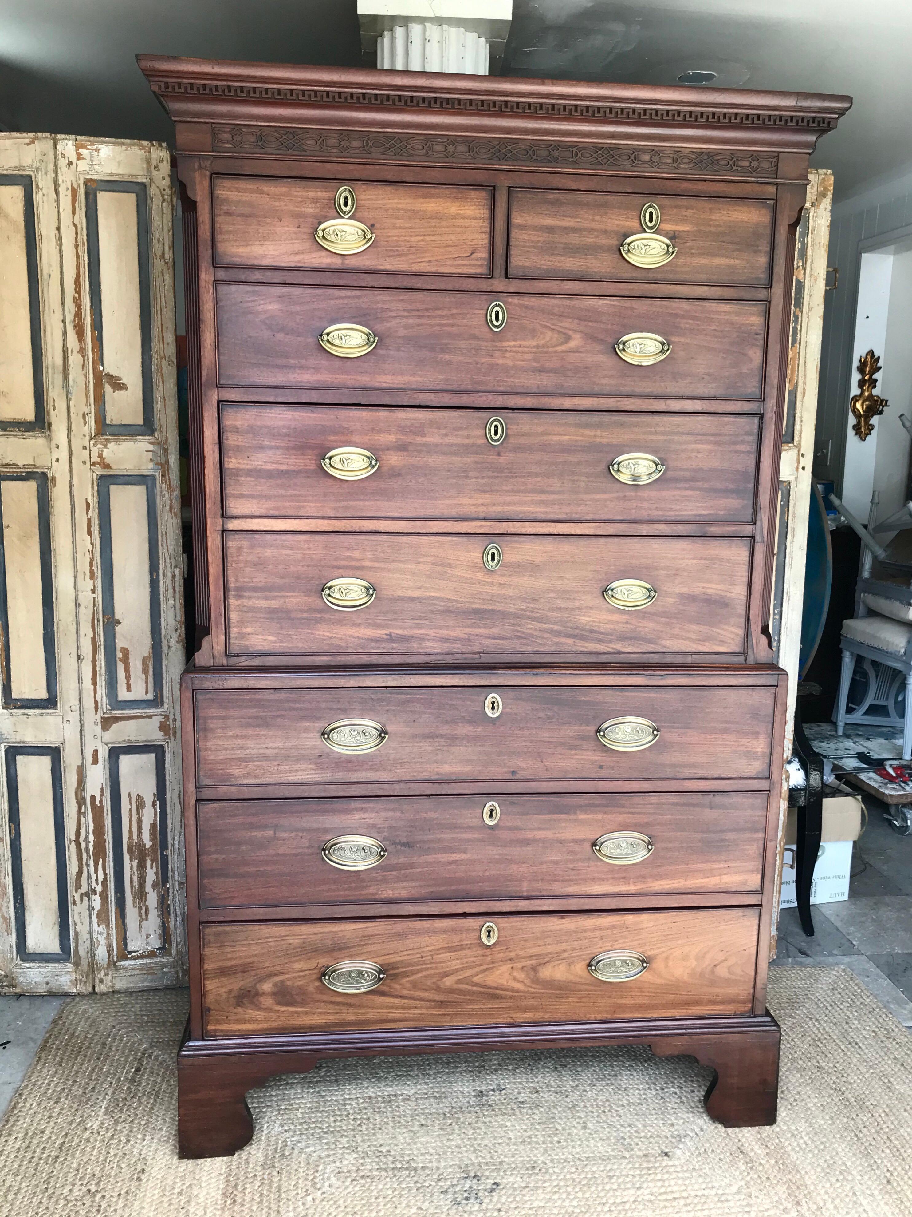 English George III Chest on Chest Dresser of Mahogany For Sale 10