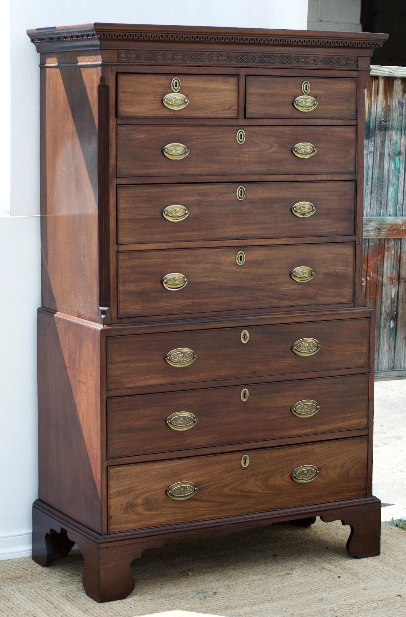 English George III Chest on Chest Dresser of Mahogany In Good Condition For Sale In Charlottesville, VA