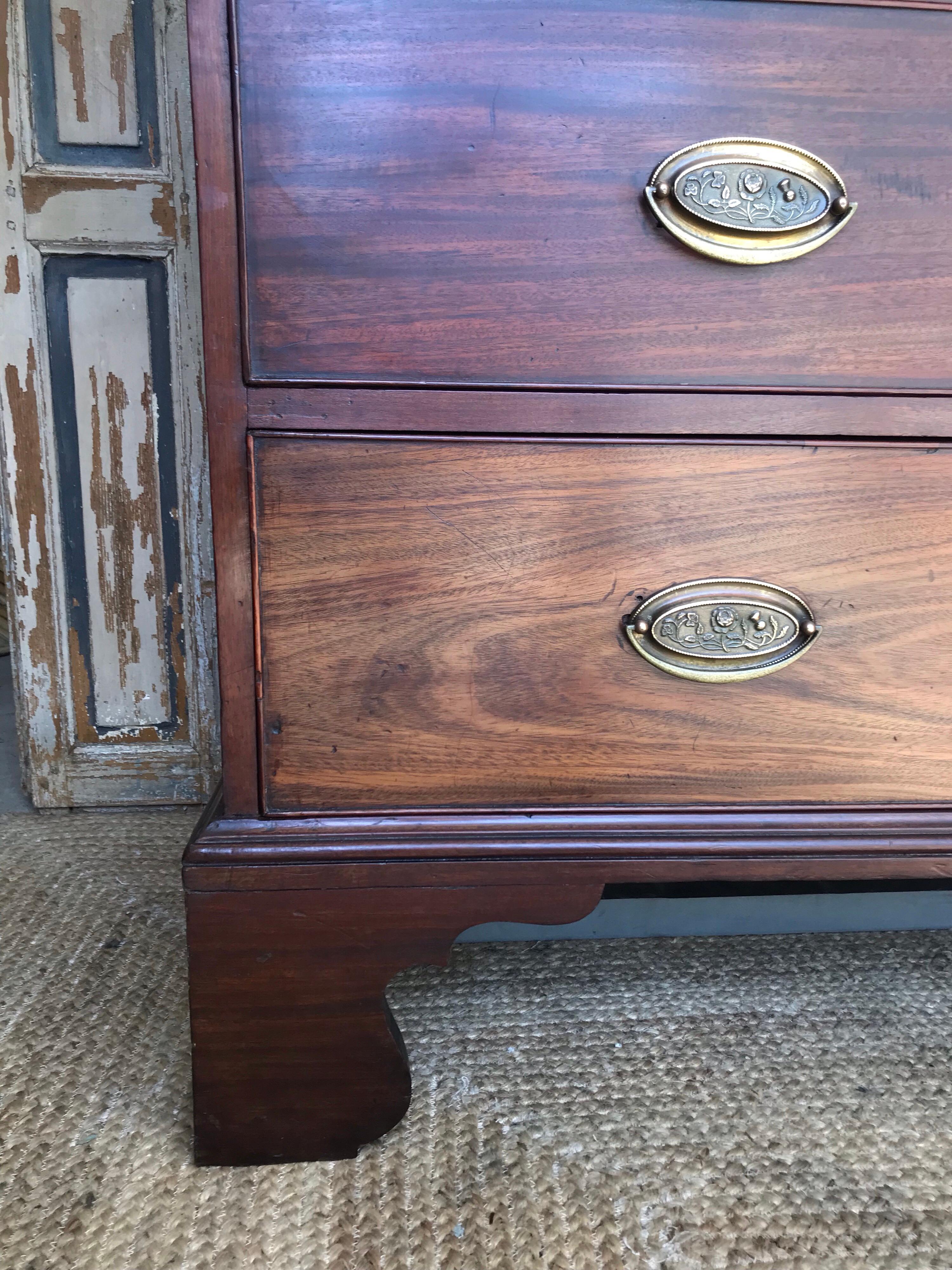 English George III Chest on Chest Dresser of Mahogany For Sale 3