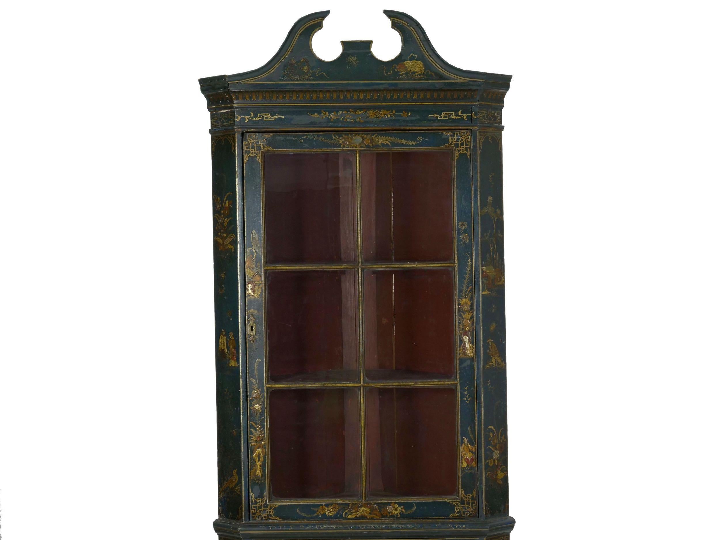English George III Chippendale Blue Painted Chinoiserie Corner Cabinet Cupboard In Good Condition In Shippensburg, PA